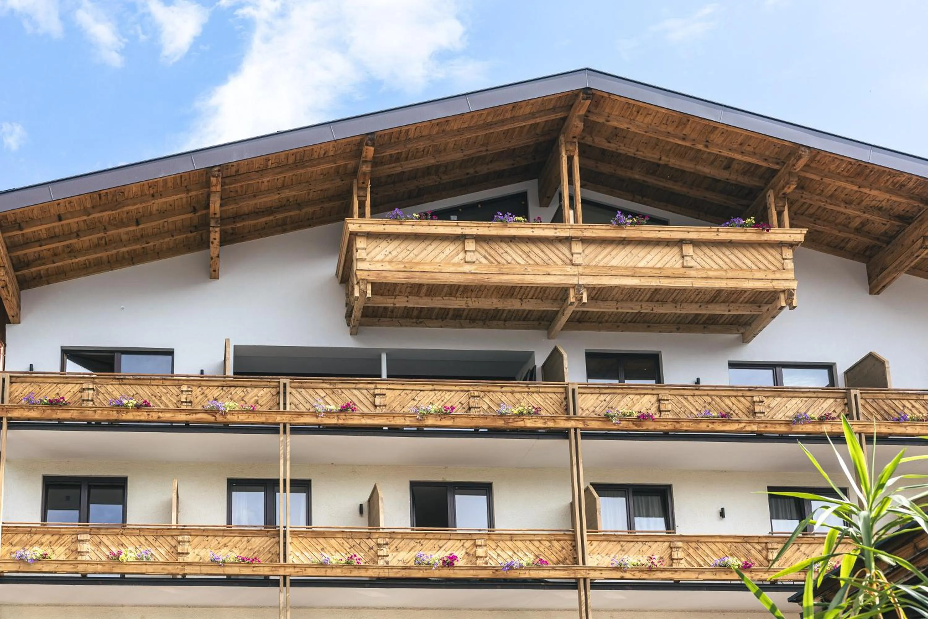 Property building in Upside Down Town Hotel-Neue Post