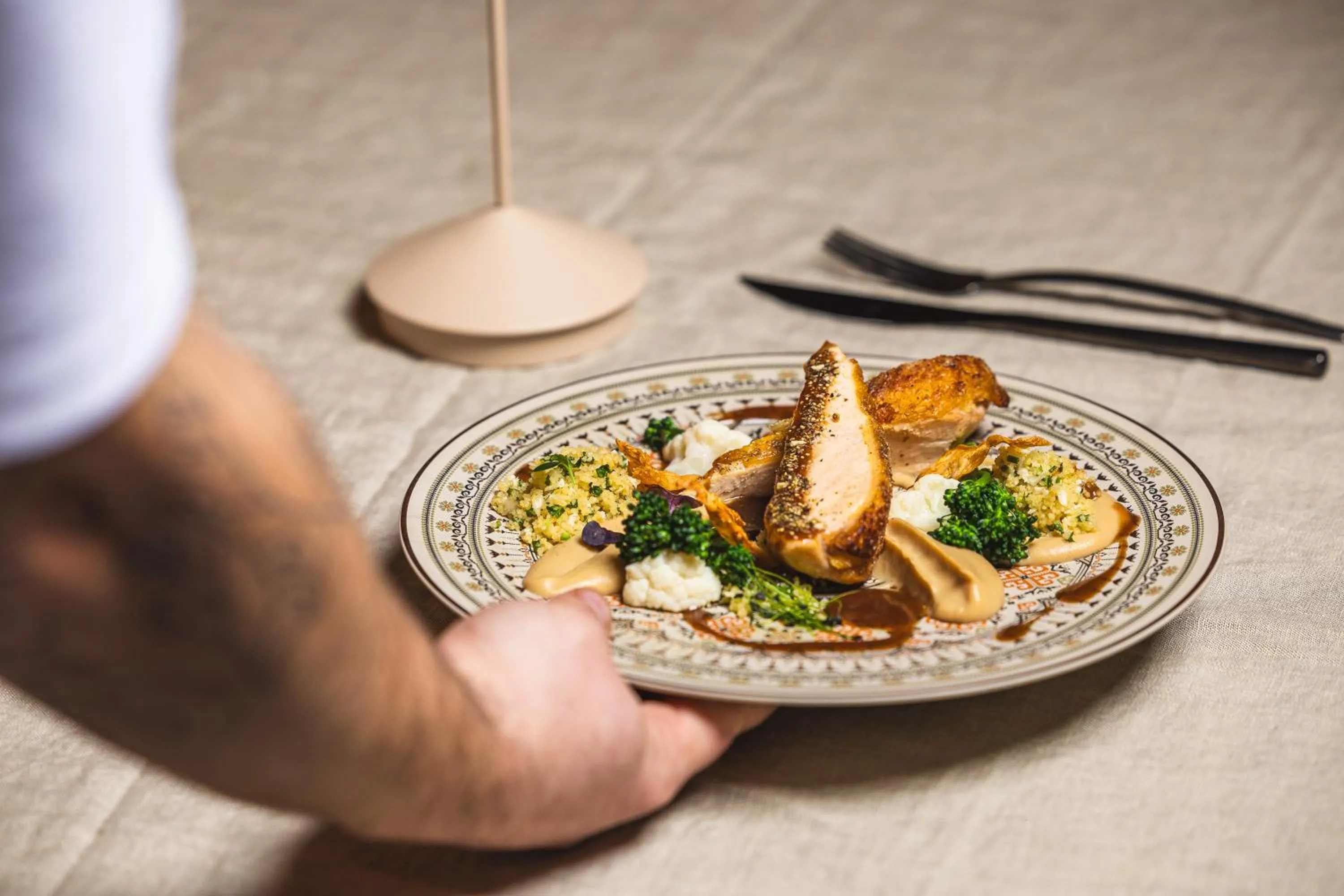 Dinner in Upside Down Town Hotel-Neue Post