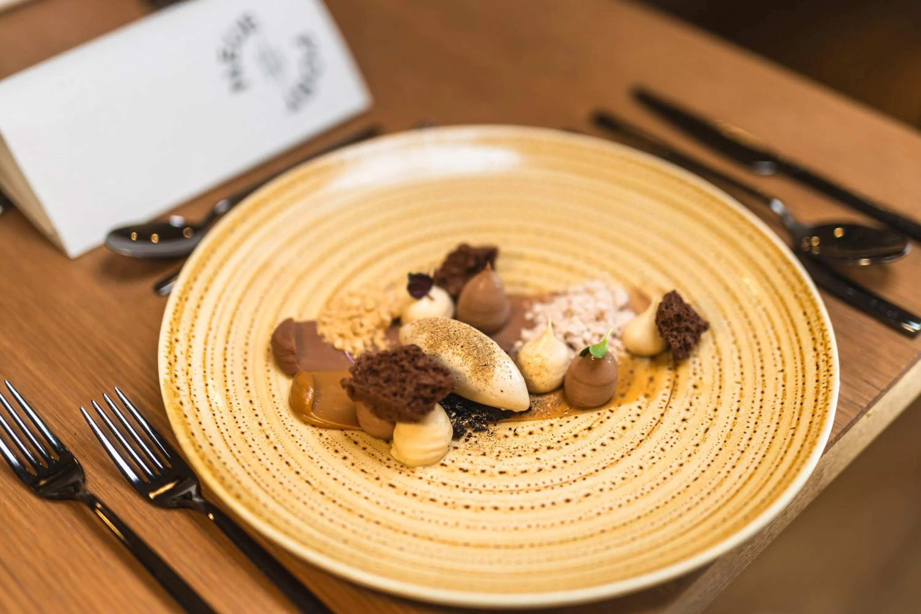 Dinner in Upside Down Town Hotel-Neue Post