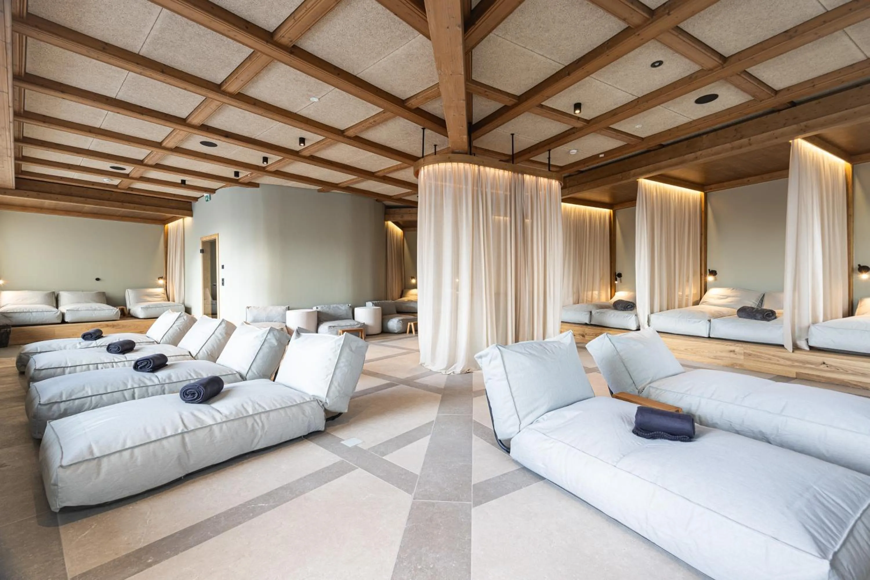 Spa and wellness centre/facilities in Upside Down Town Hotel-Neue Post