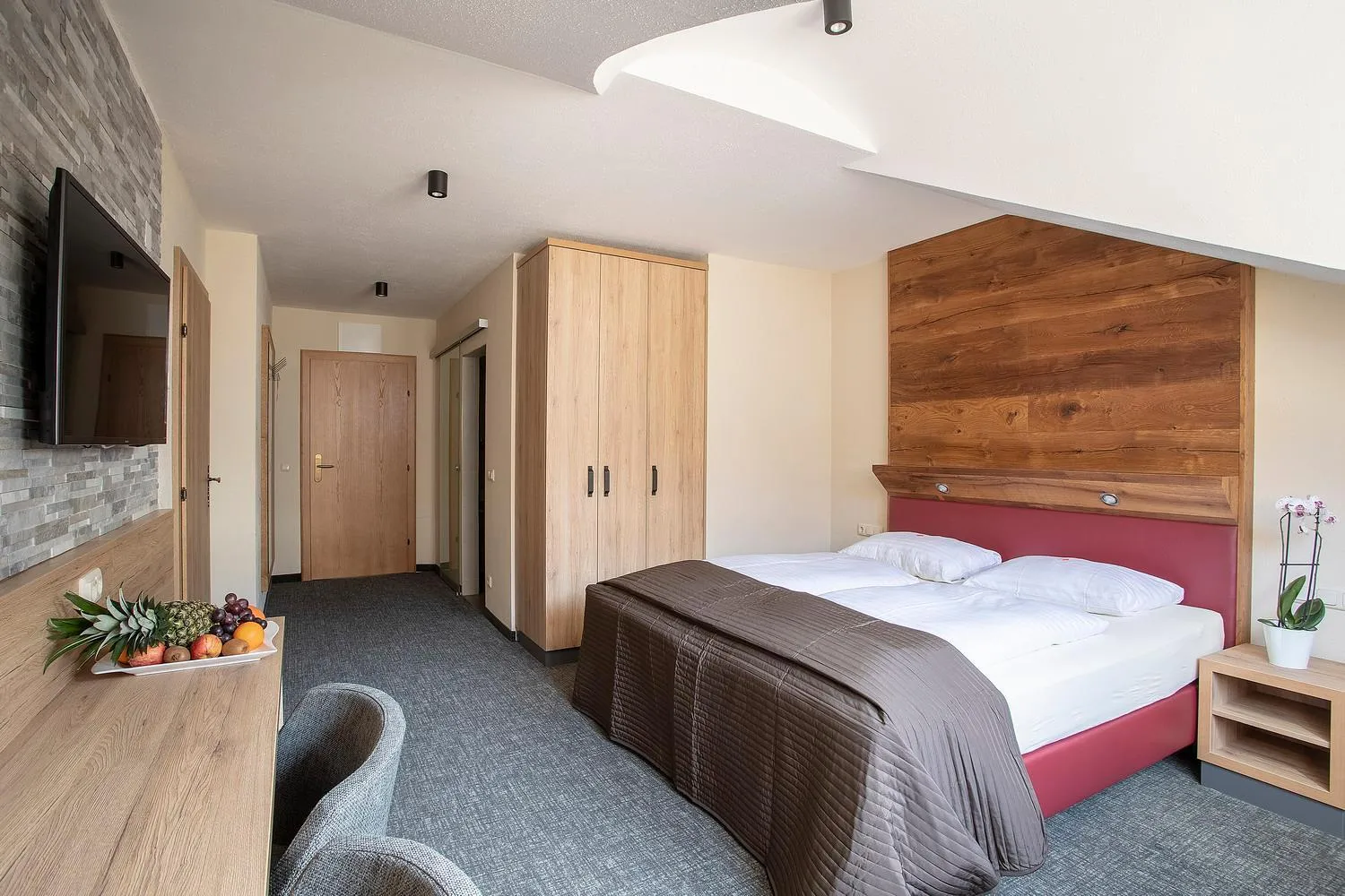 Photo of the whole room, Bed in Upside Down Town Hotel-Neue Post