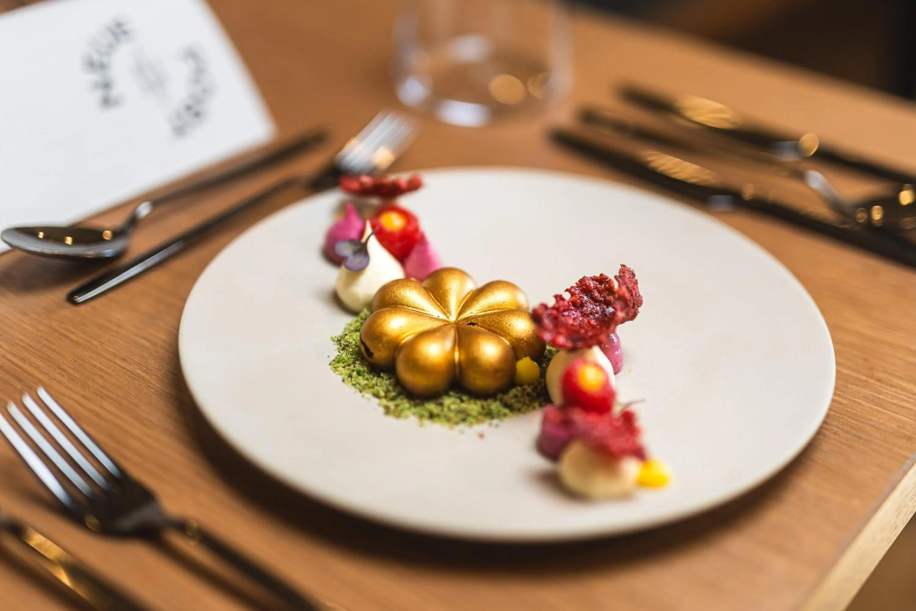 Food in Upside Down Town Hotel-Neue Post