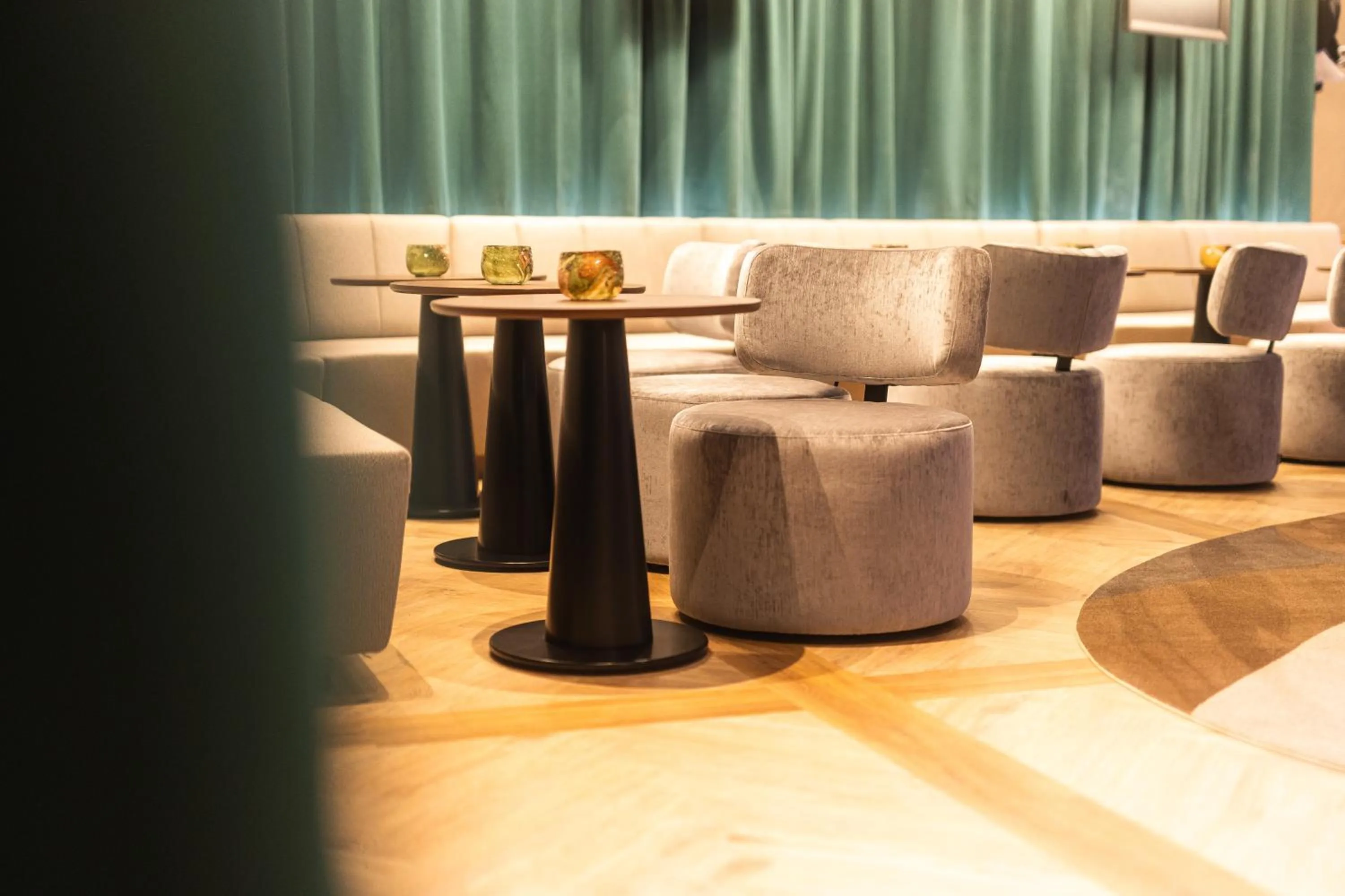 Lounge or bar in Upside Down Town Hotel-Neue Post