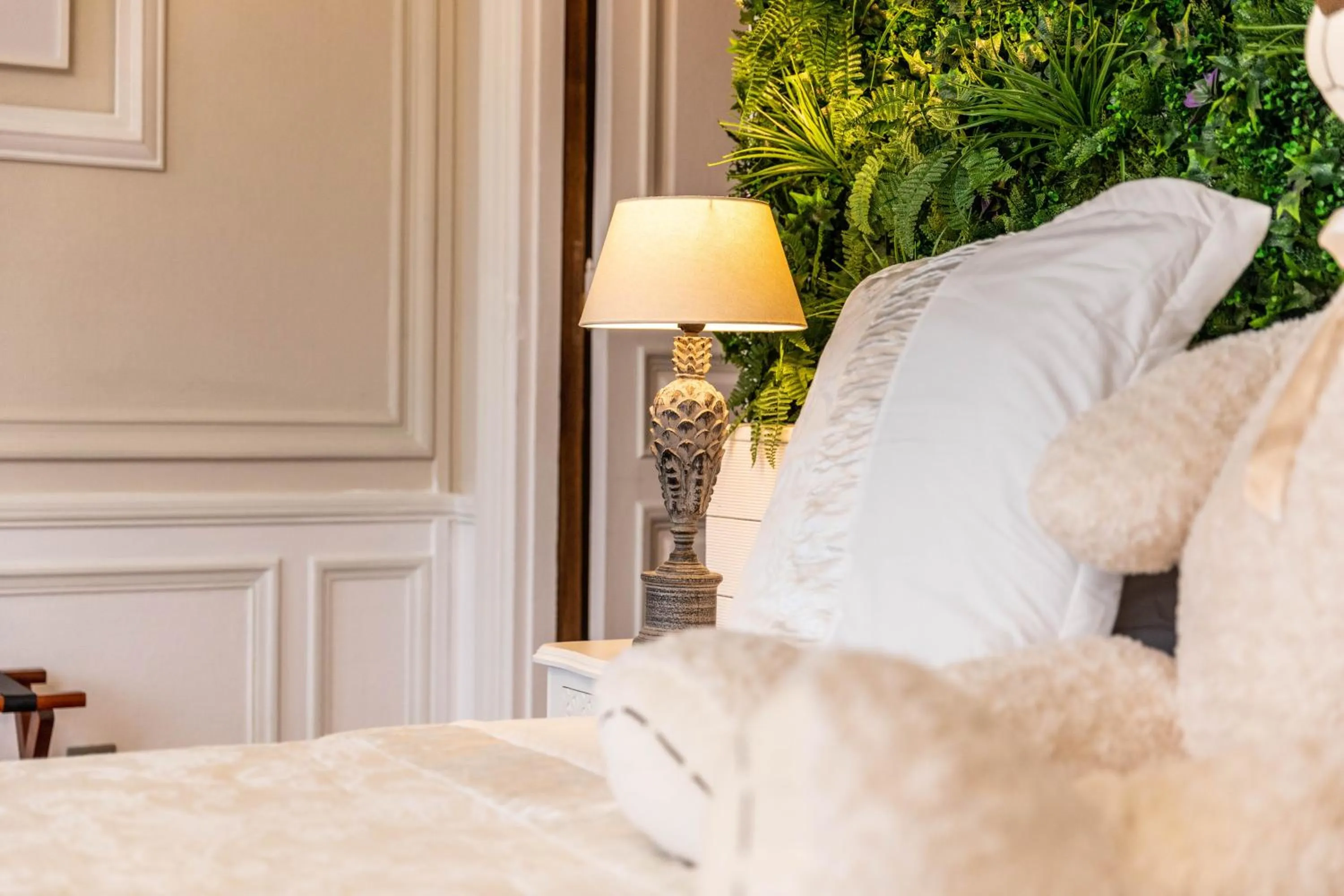 Bed in Hotel Ô Château