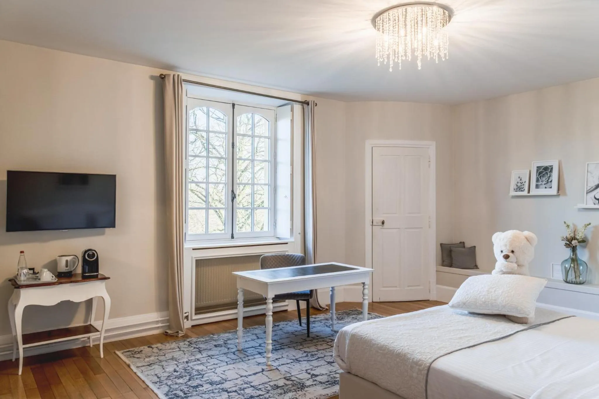 Photo of the whole room, Bed in Hotel Ô Château