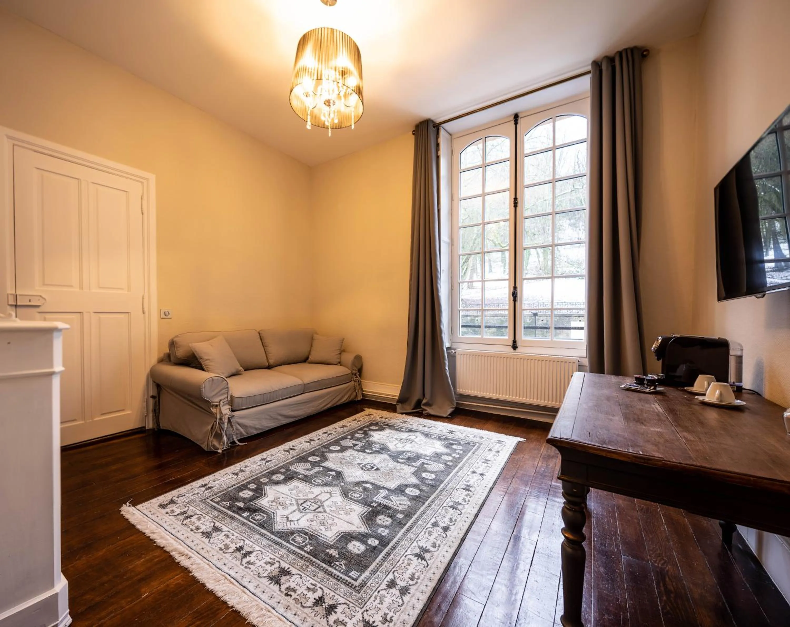 TV and multimedia in Hotel Ô Château