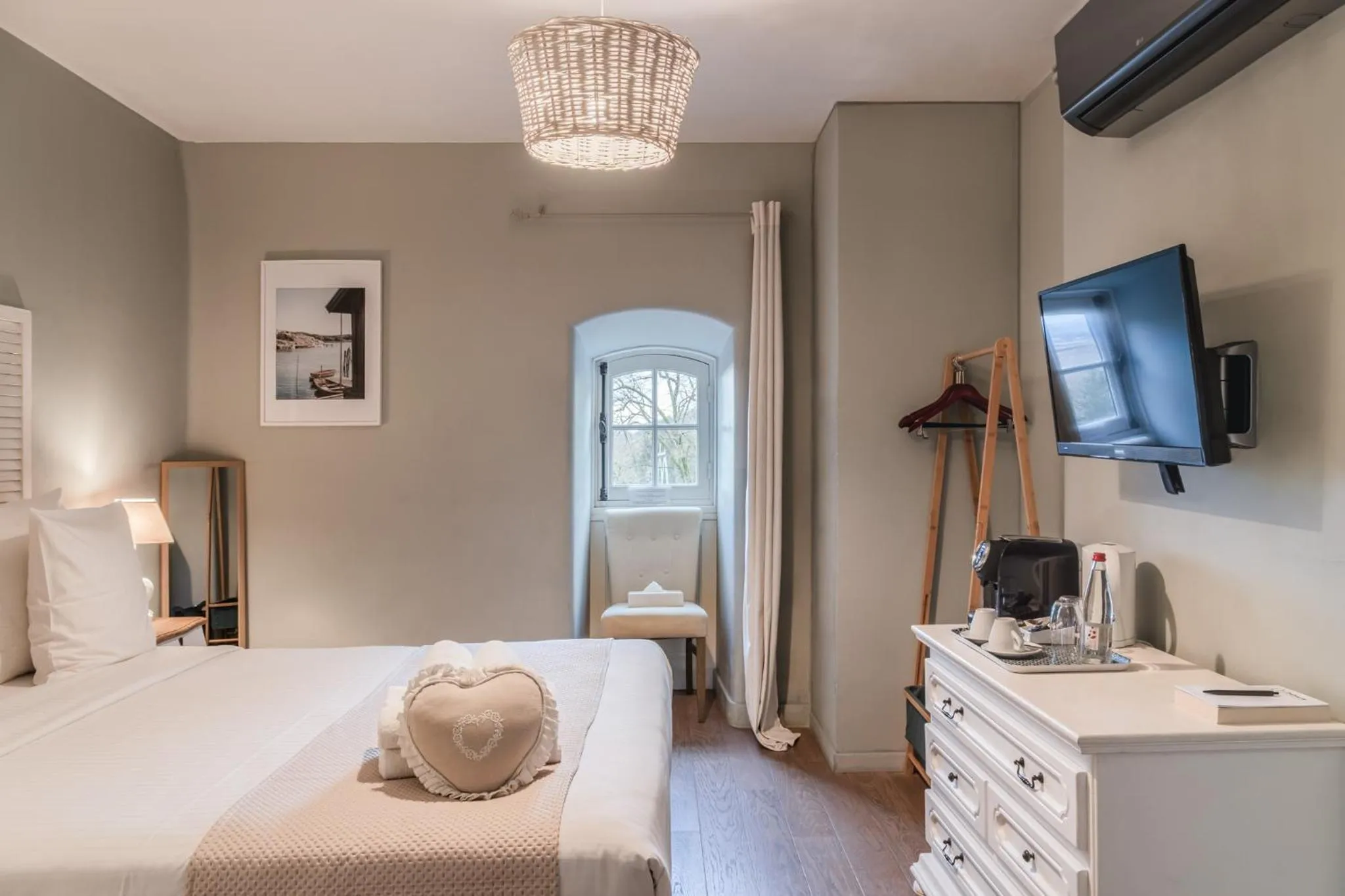 Photo of the whole room, Bed in Hotel Ô Château