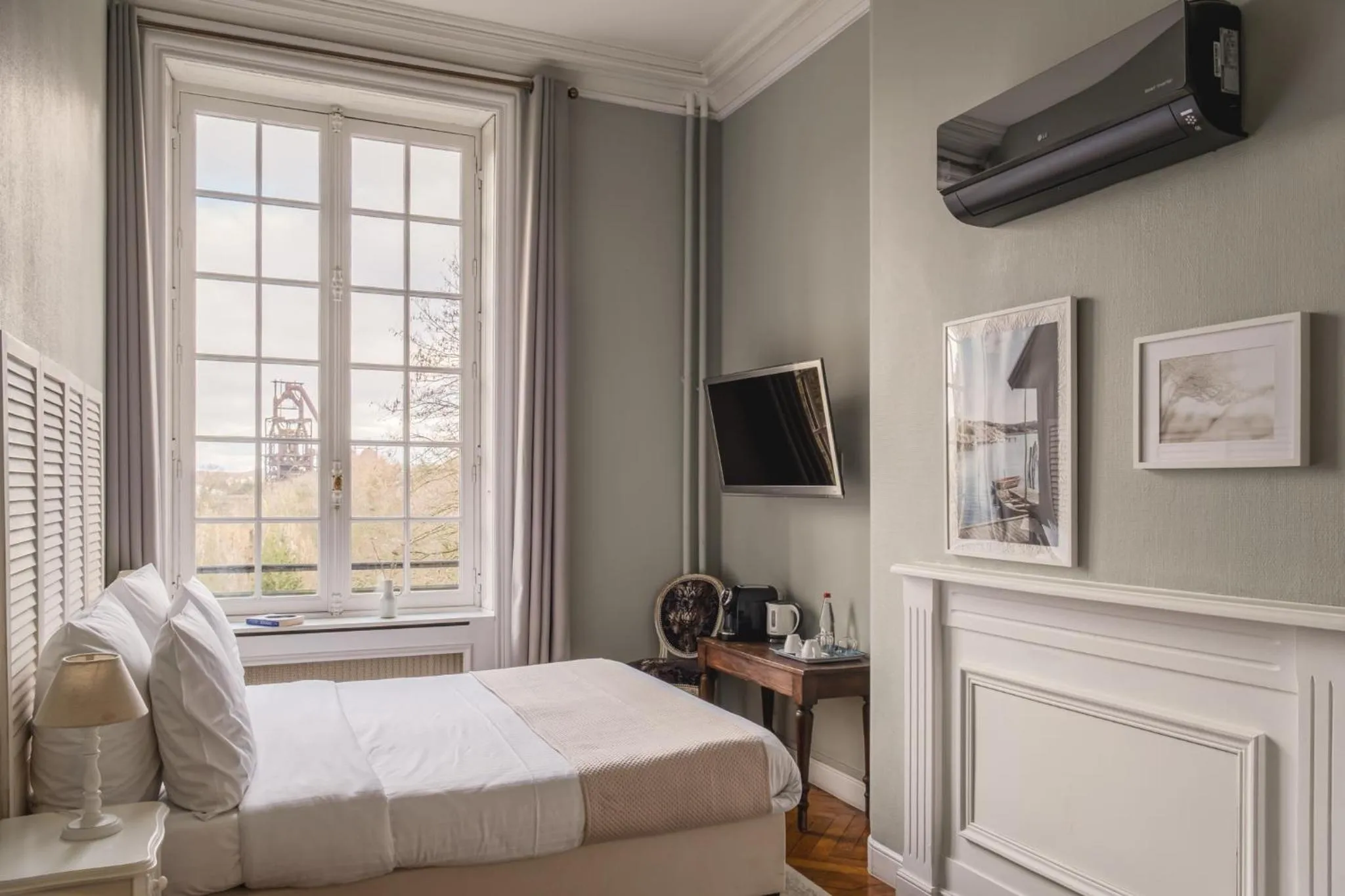 Photo of the whole room, Bed in Hotel Ô Château