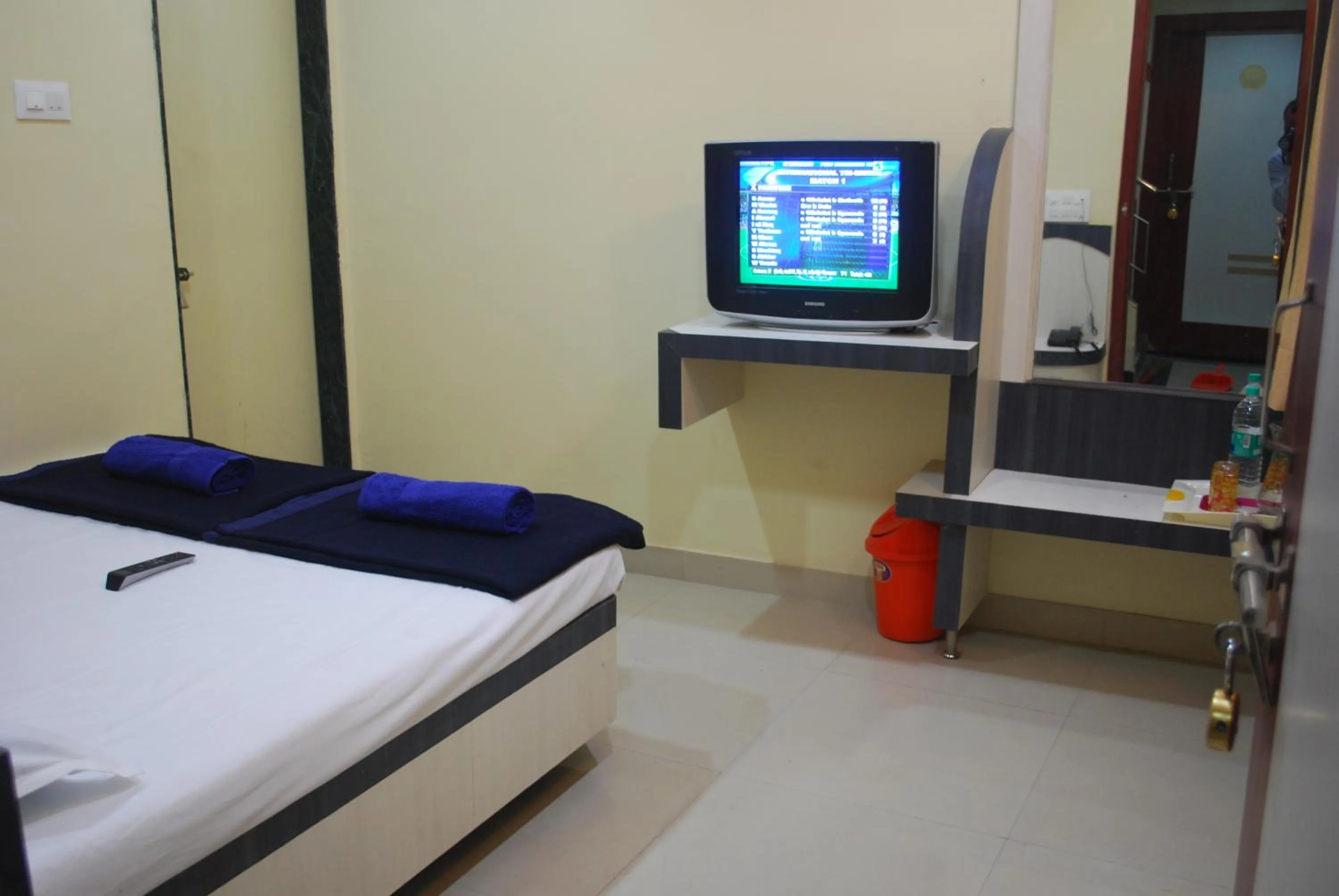 TV and multimedia, Bed in Hotel Disha Palace