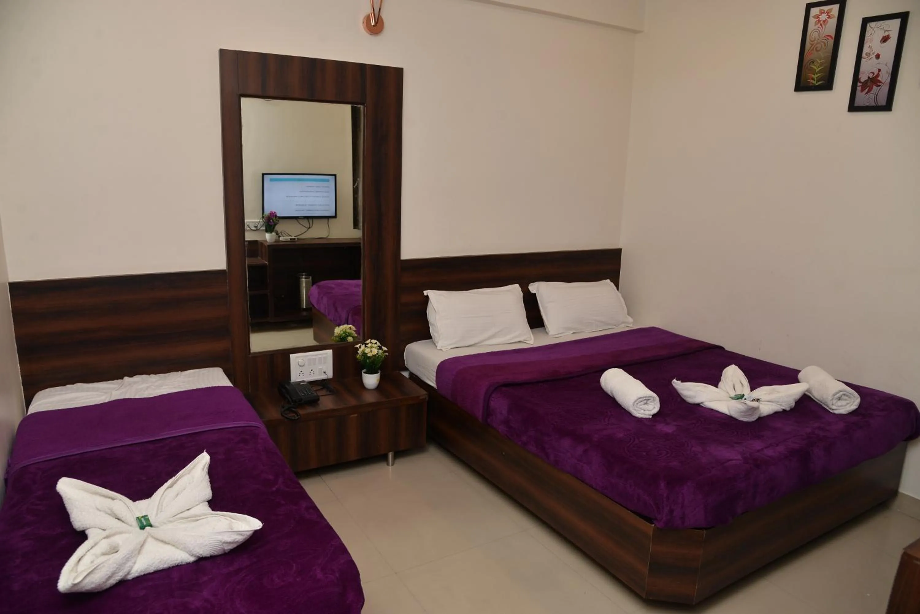 Bedroom, Bed in Hotel Disha Palace