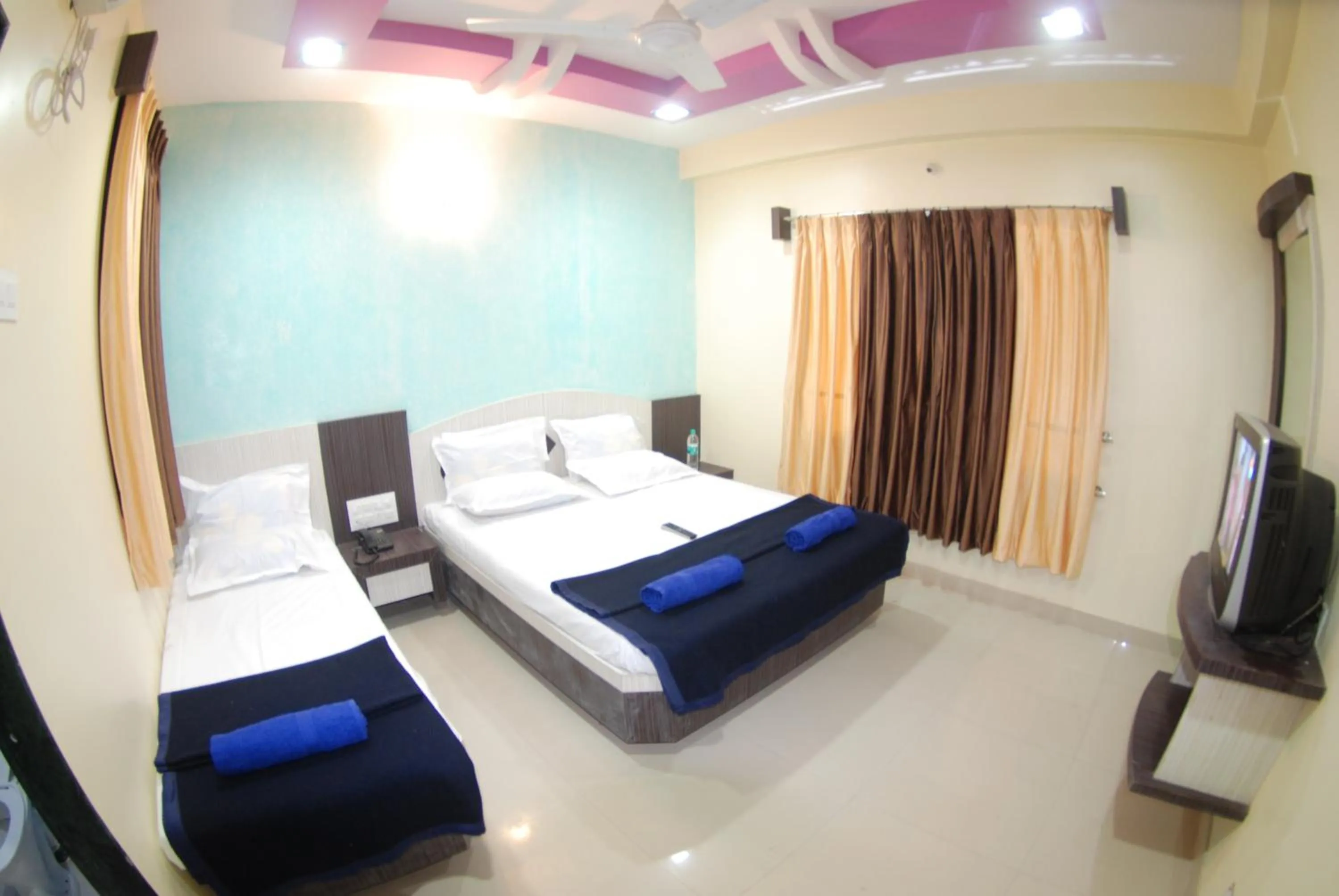 TV and multimedia, Bed in Hotel Disha Palace