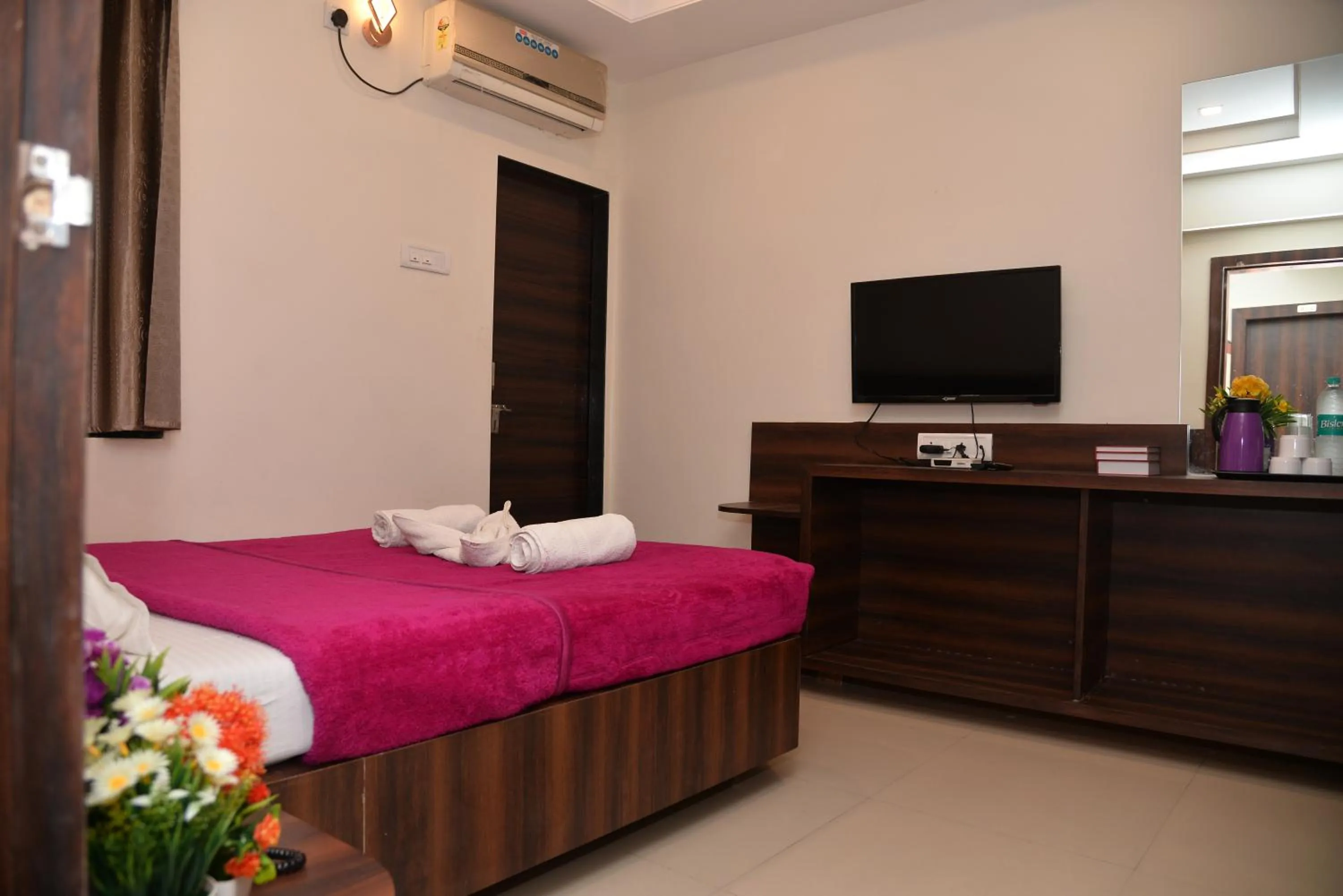 TV and multimedia, Bed in Hotel Disha Palace
