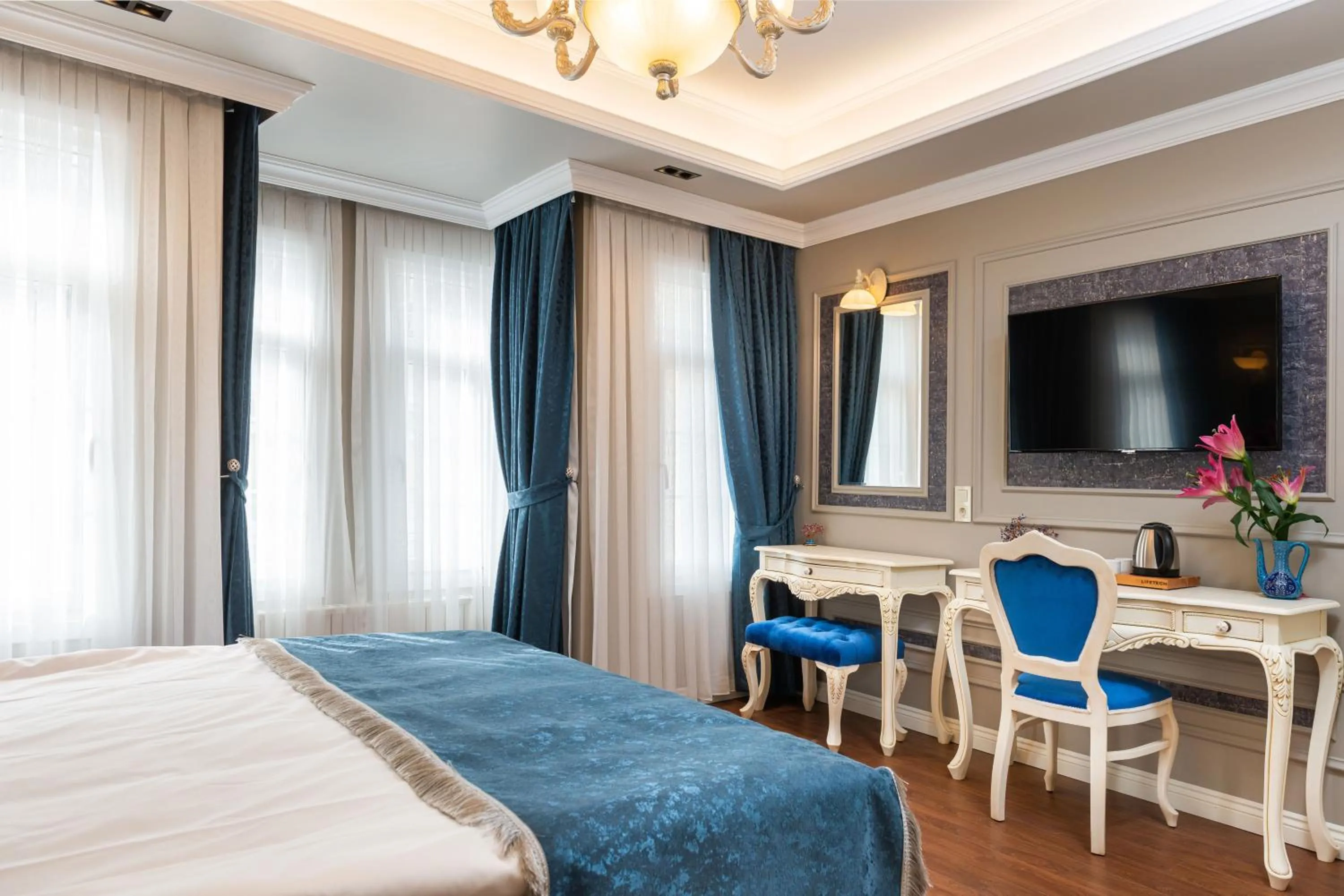 Photo of the whole room, Bed in Begonville Mansion Oldcity