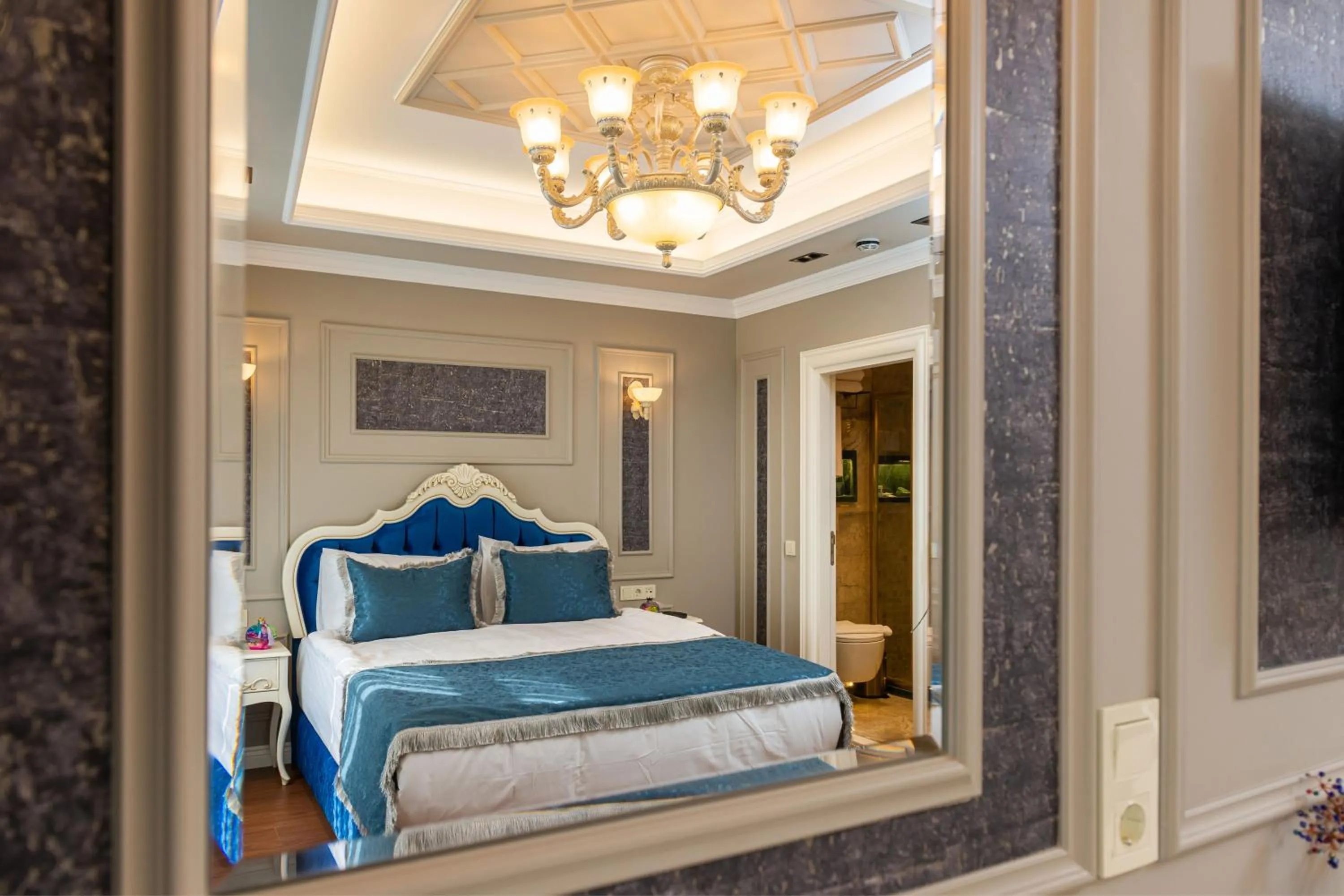 Bed in Begonville Mansion Oldcity