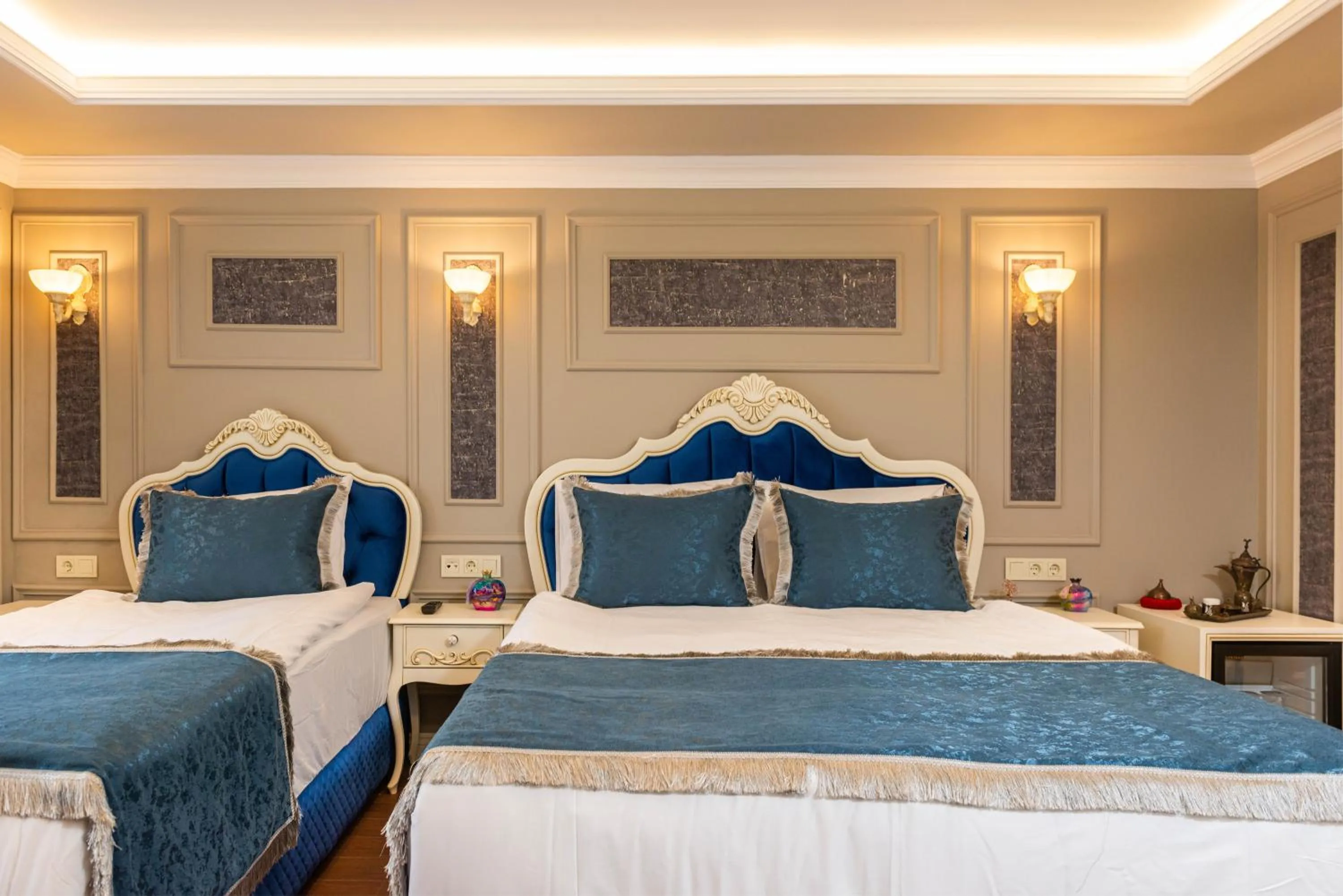 Bedroom, Bed in Begonville Mansion Oldcity