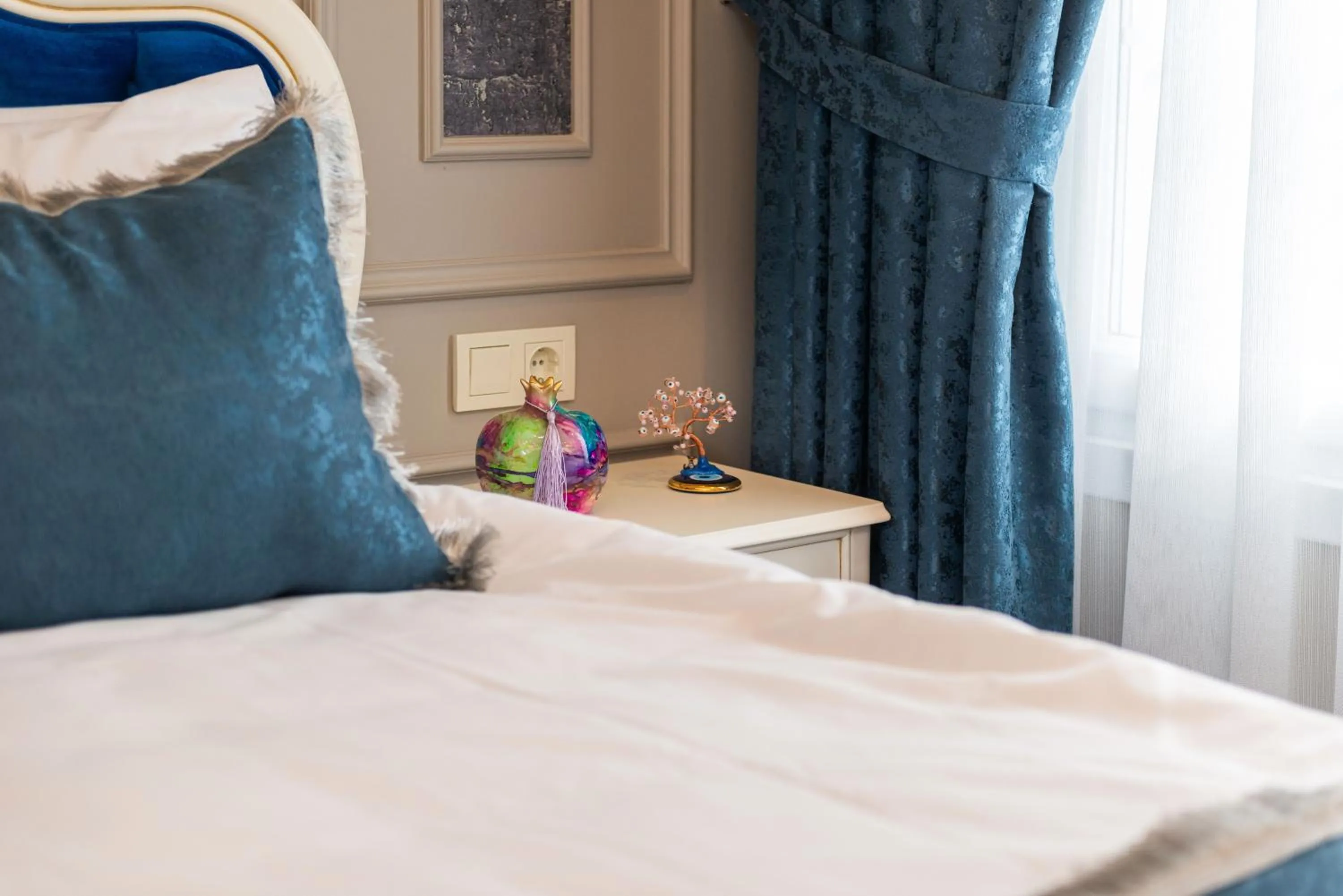 Bed in Begonville Mansion Oldcity