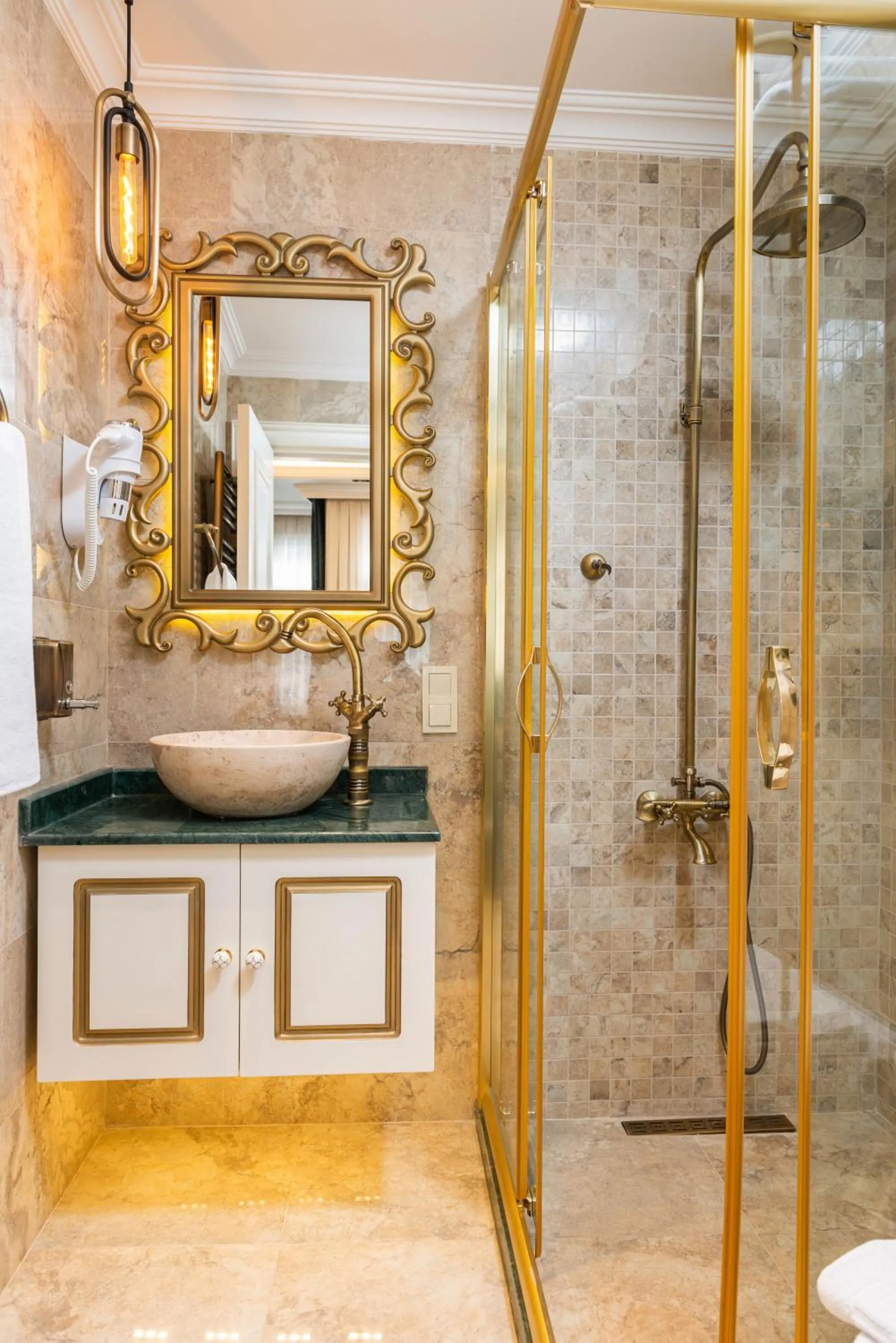 Bathroom in Begonville Mansion Oldcity