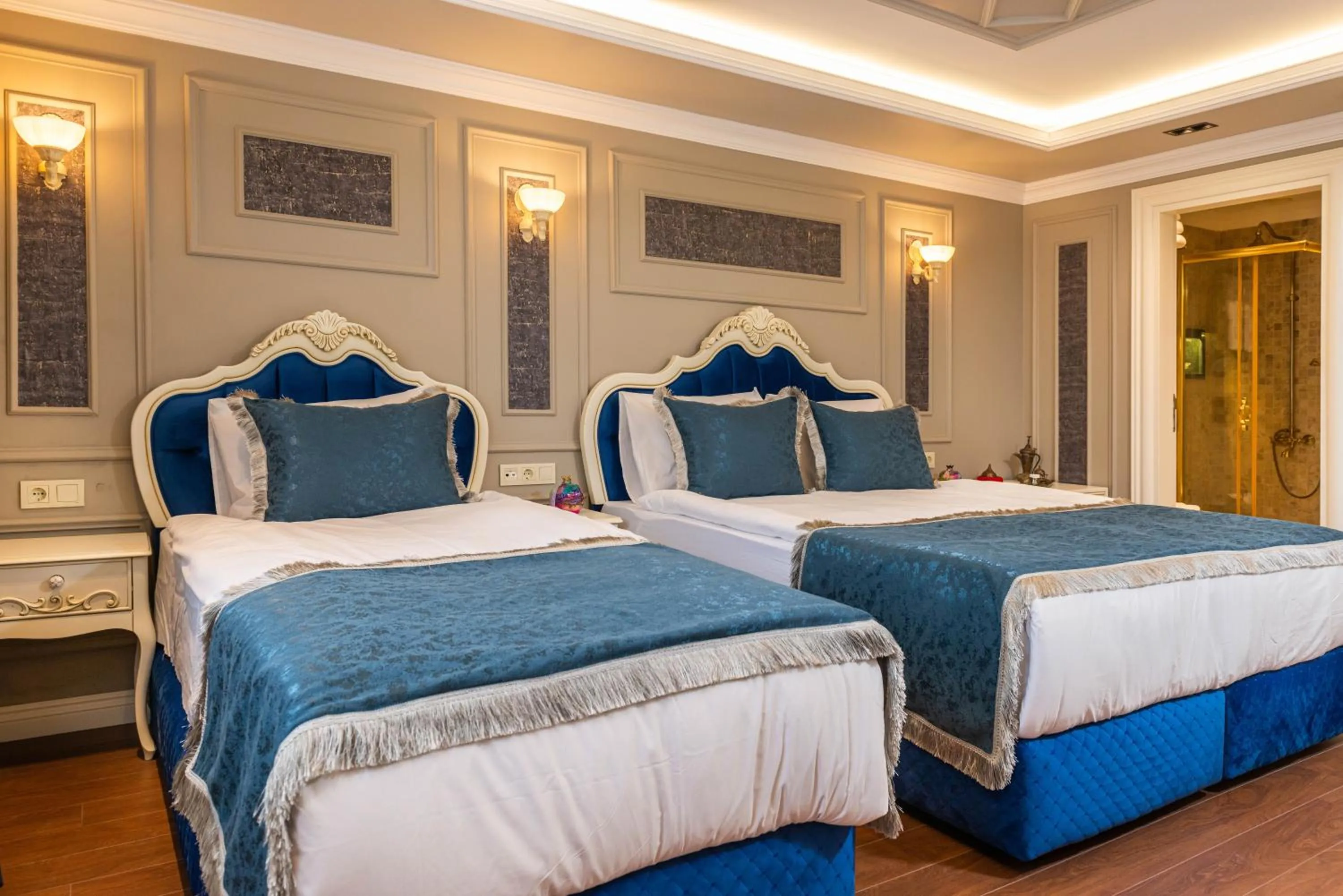 Bedroom, Bed in Begonville Mansion Oldcity