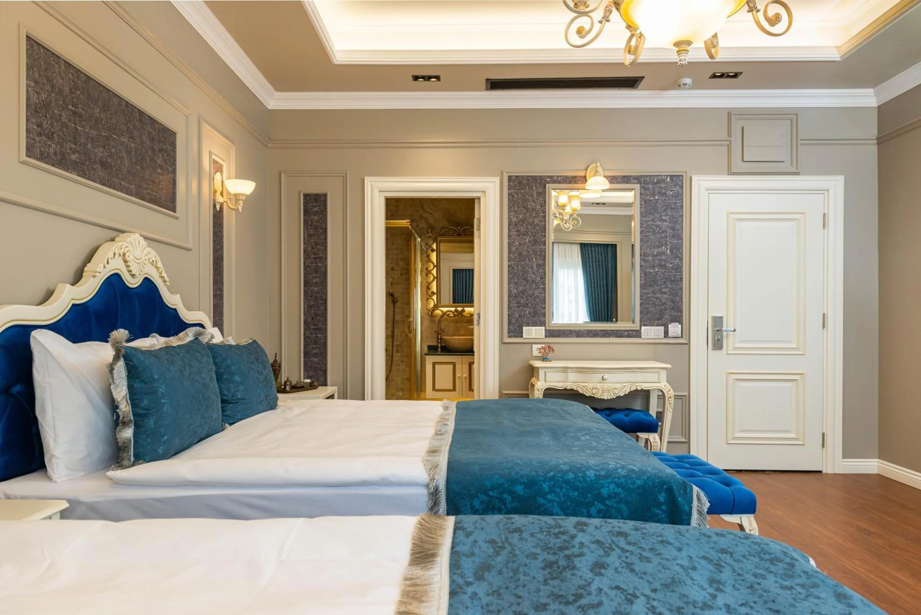 Bed in Begonville Mansion Oldcity