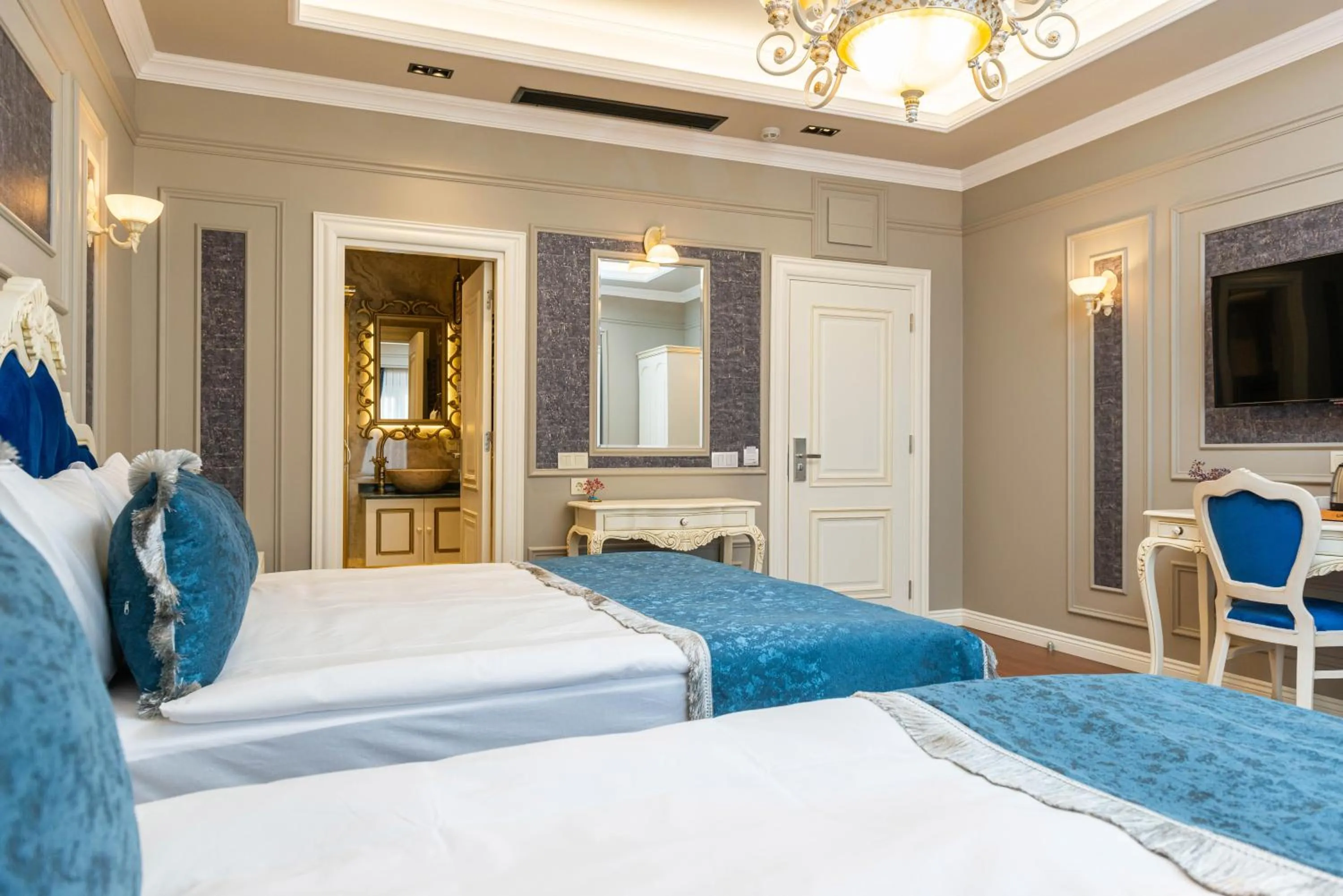 Bed in Begonville Mansion Oldcity