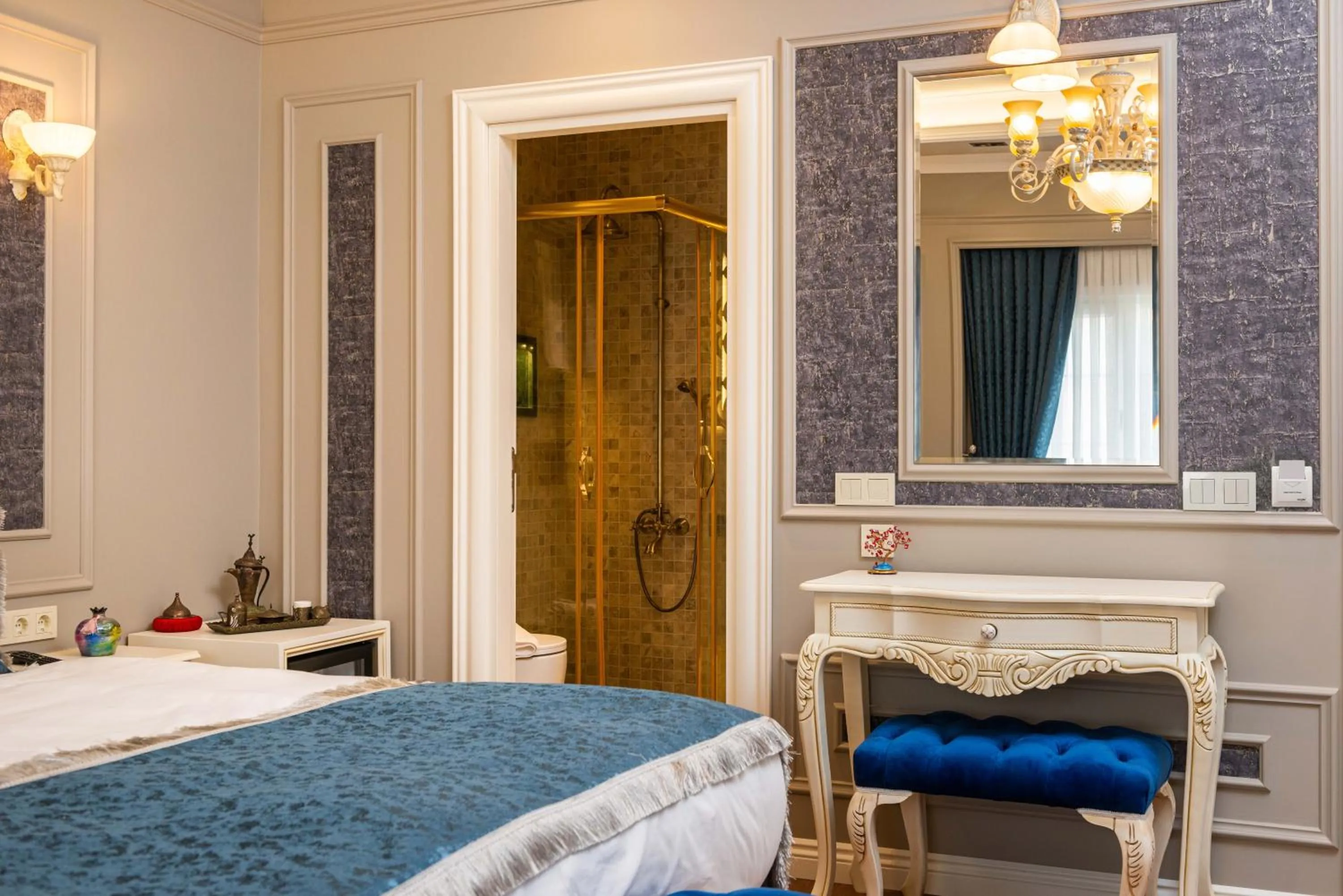 Bed in Begonville Mansion Oldcity