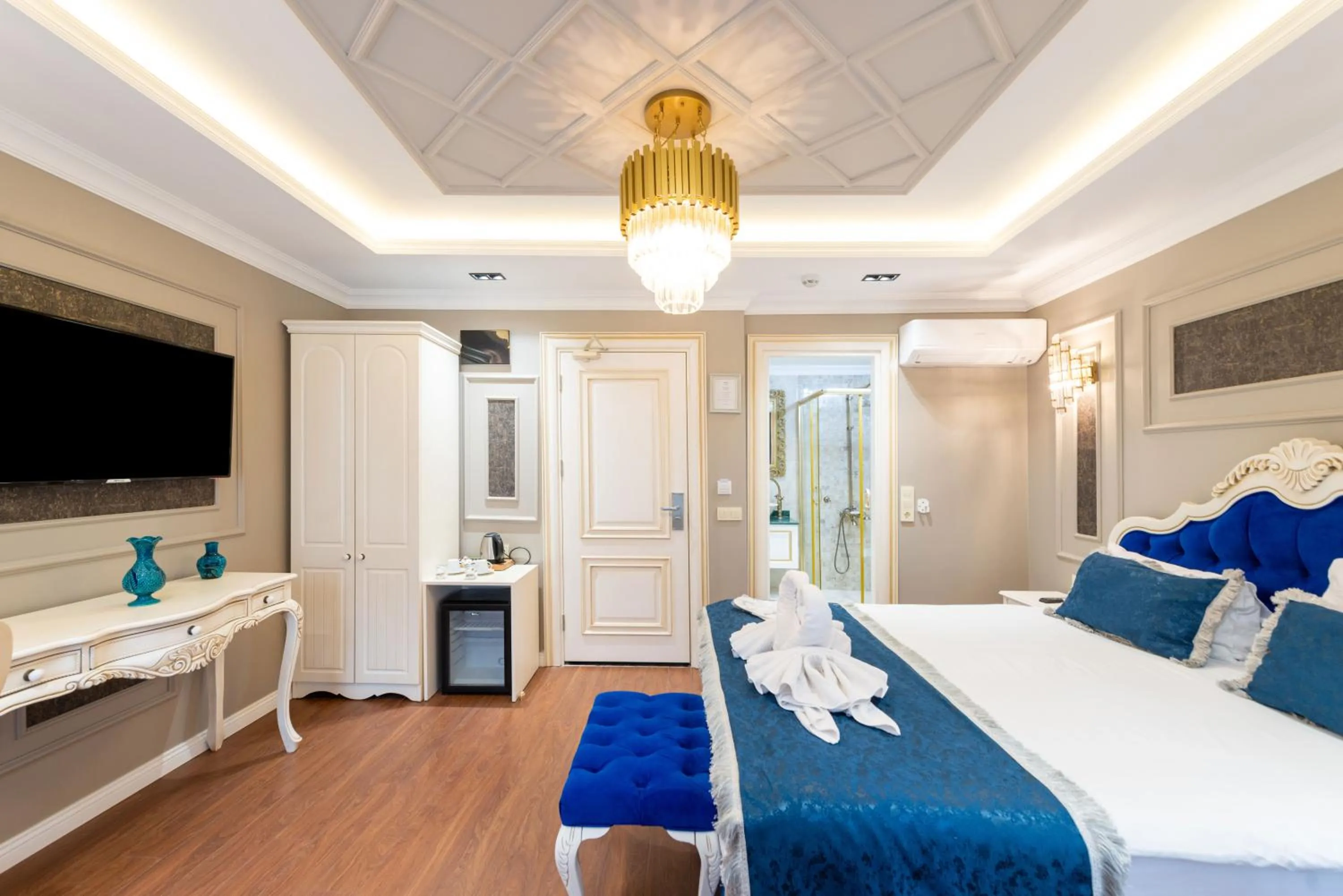 Bed in Begonville Mansion Oldcity