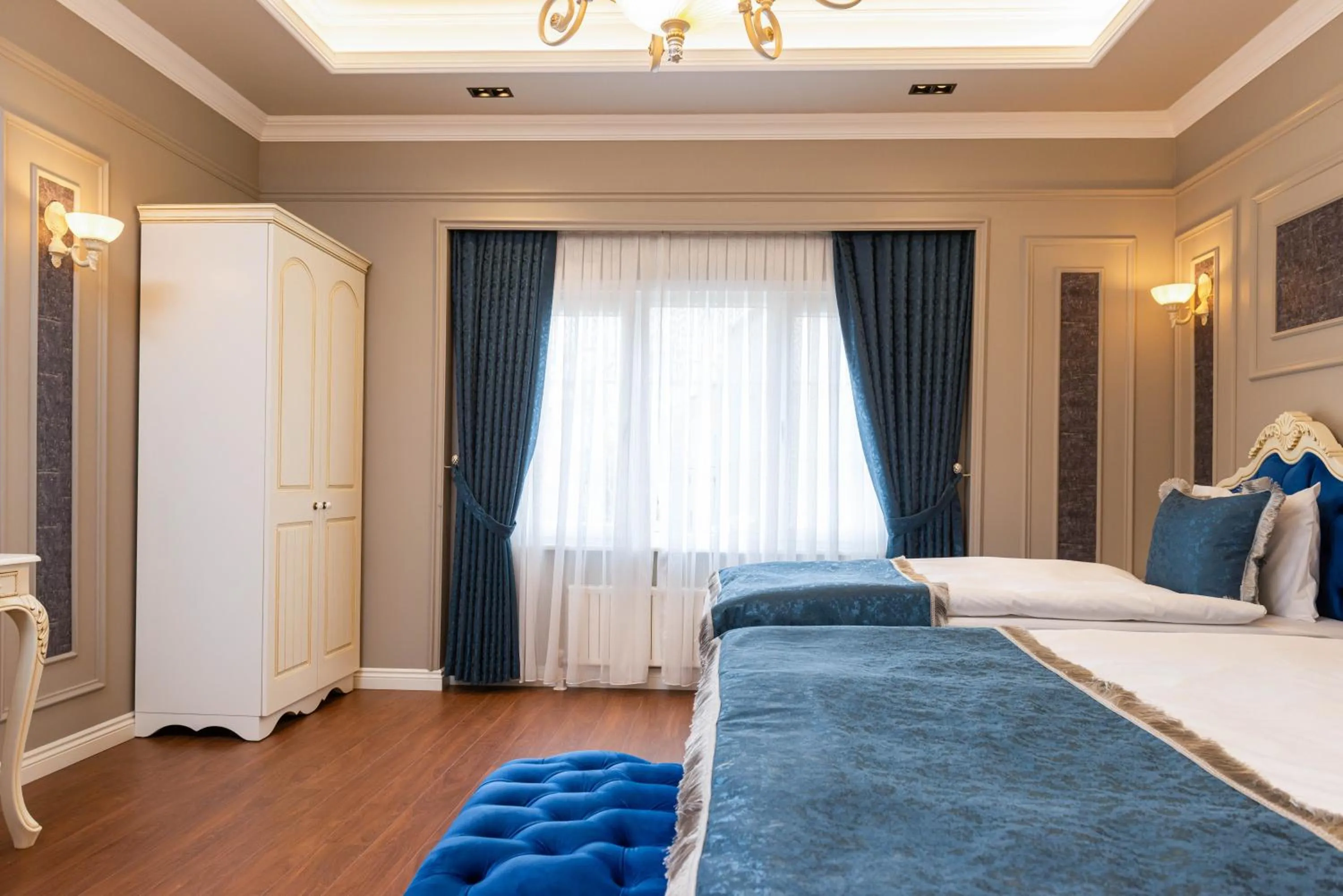 Bed in Begonville Mansion Oldcity