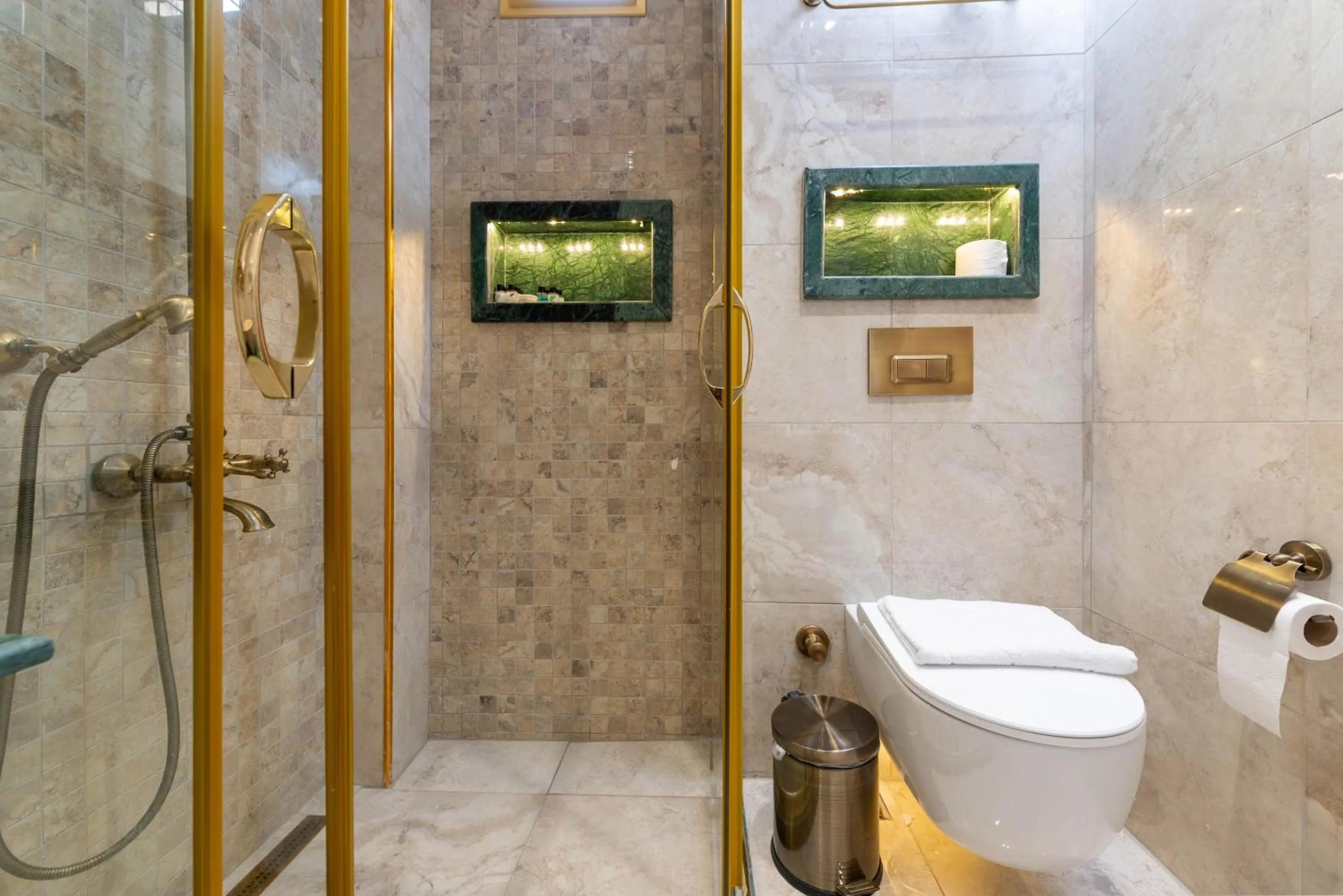 Bathroom in Begonville Mansion Oldcity