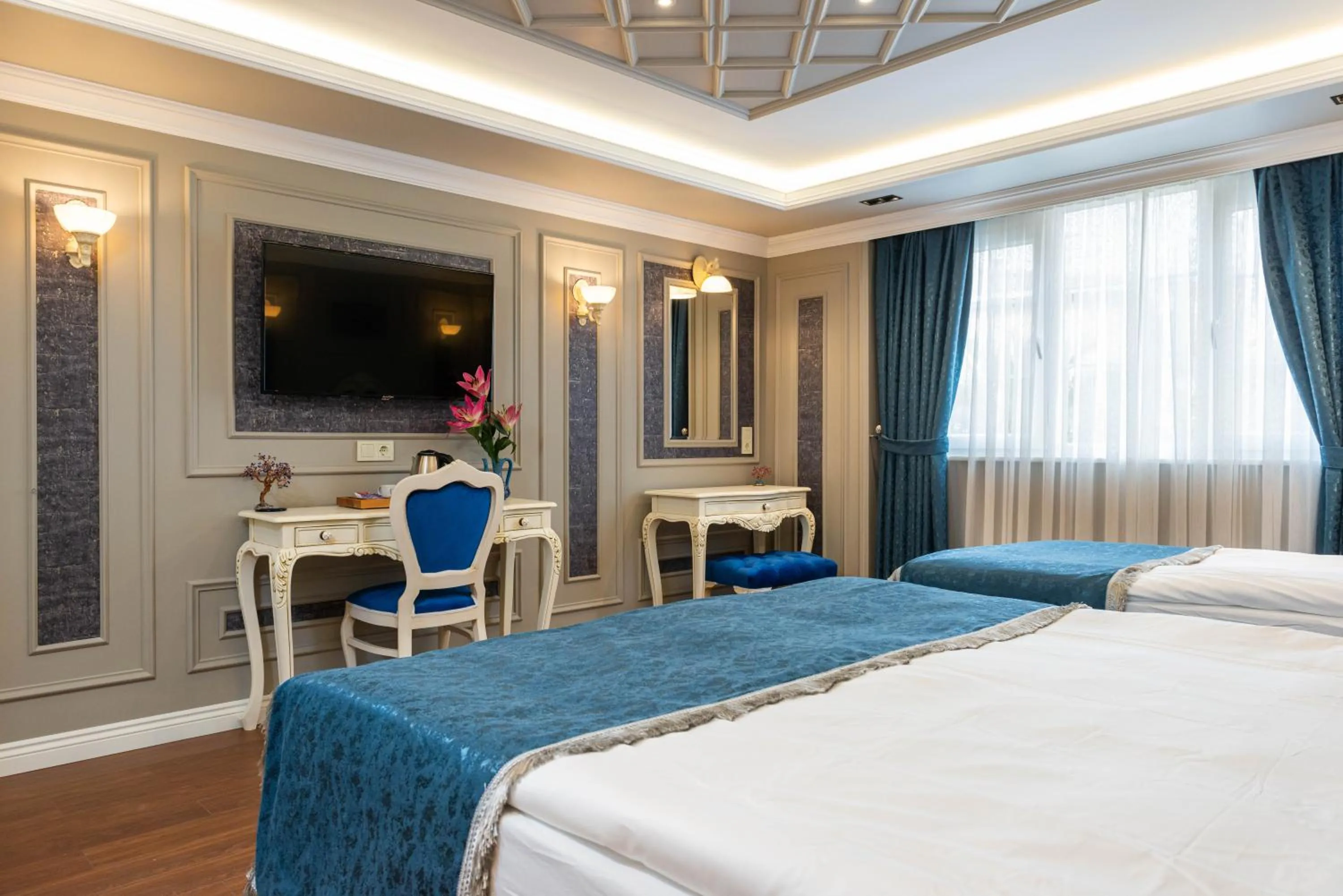 Photo of the whole room, Bed in Begonville Mansion Oldcity