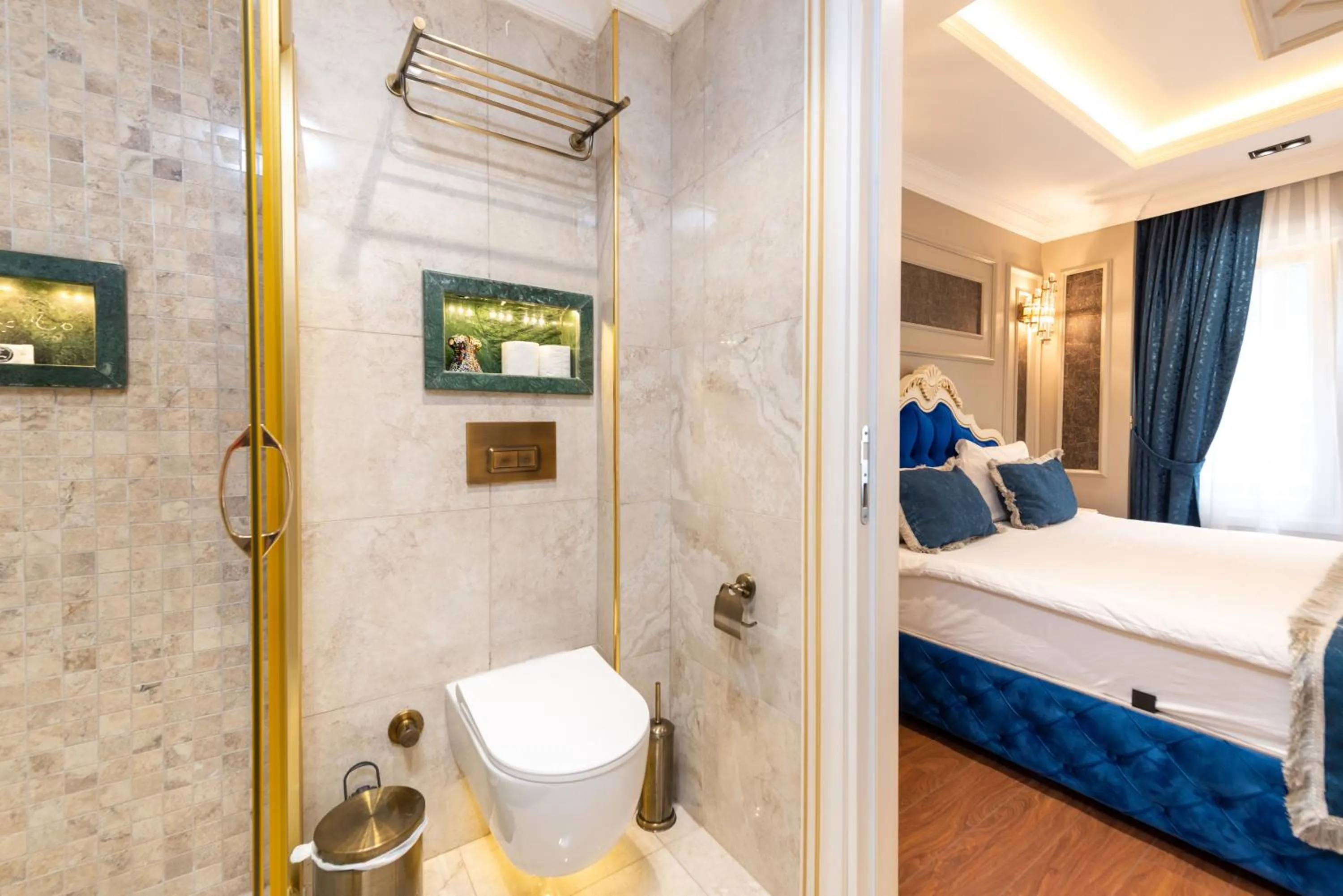 Bed in Begonville Mansion Oldcity