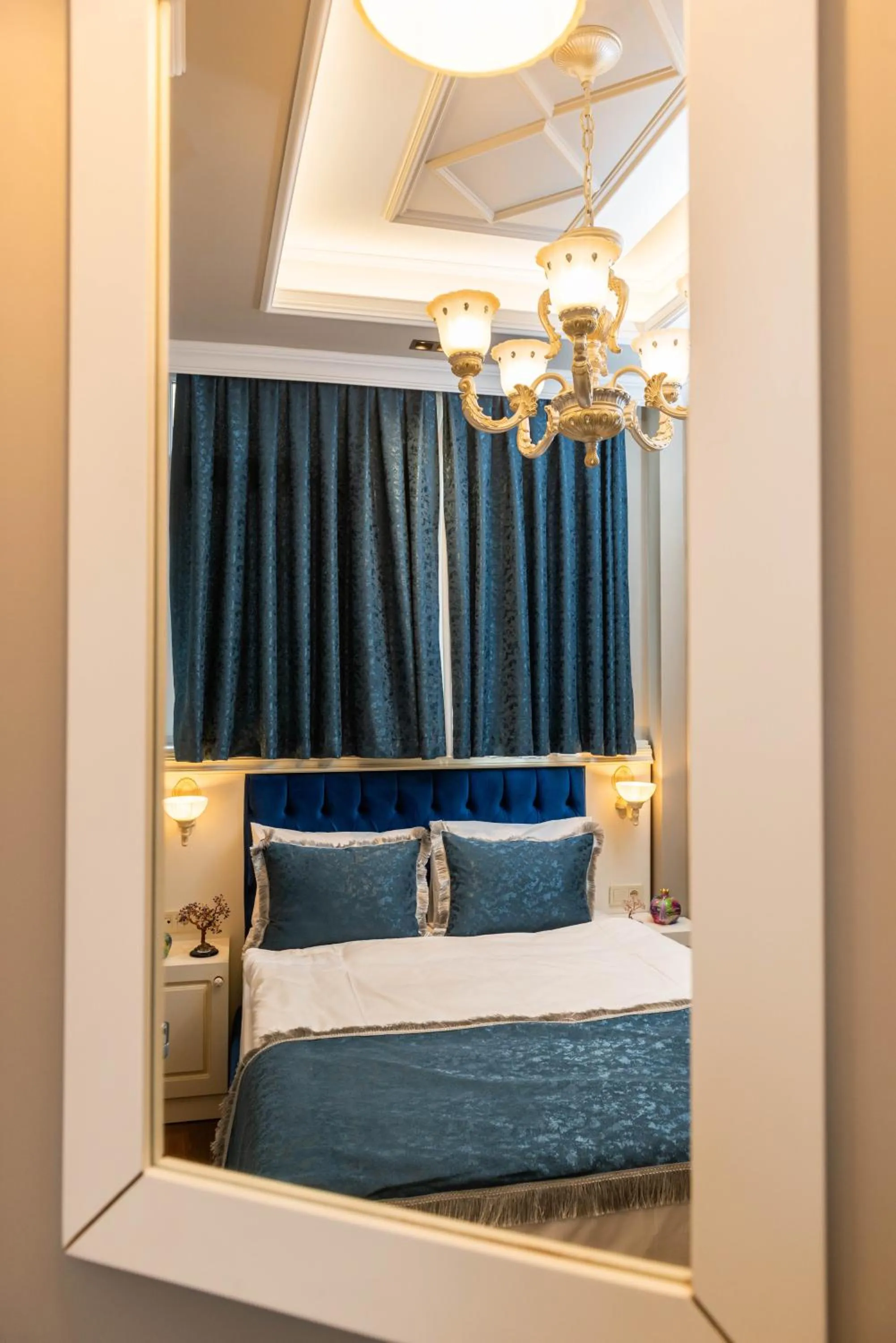 Bedroom, Bed in Begonville Mansion Oldcity