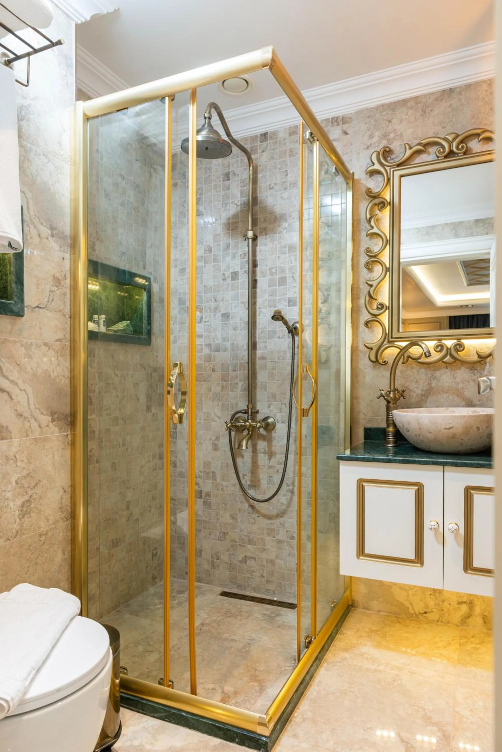 Bathroom in Begonville Mansion Oldcity