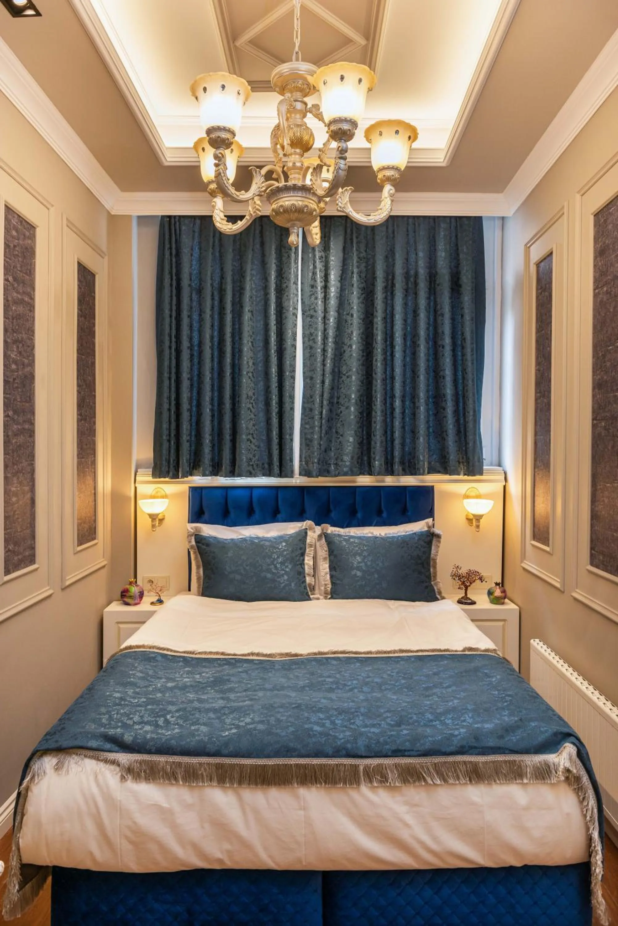 Bedroom, Bed in Begonville Mansion Oldcity