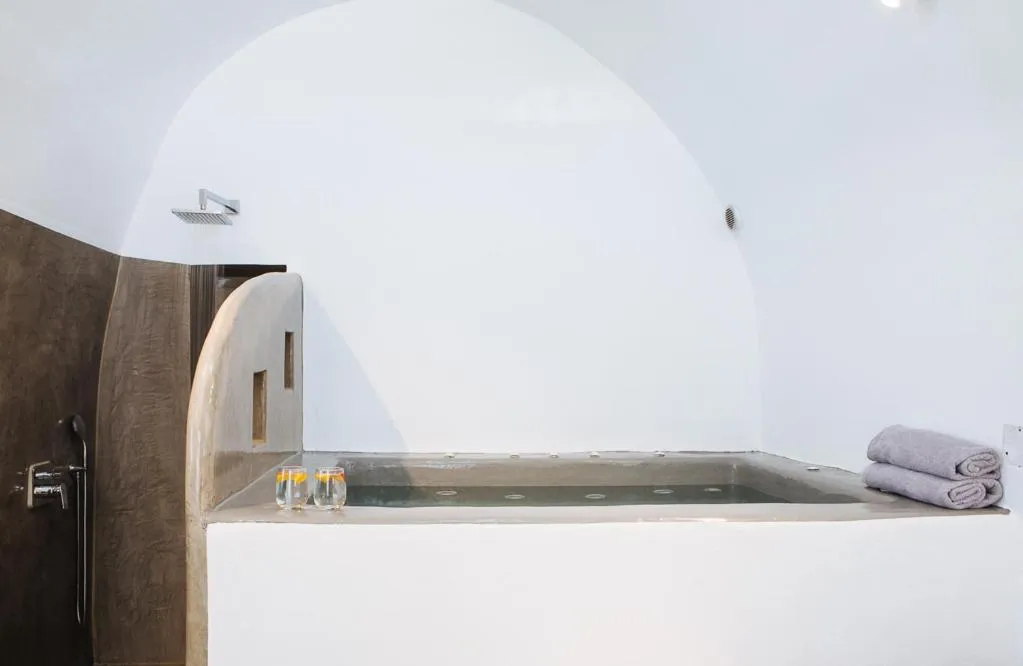 Hot Tub in Aetheria Villas