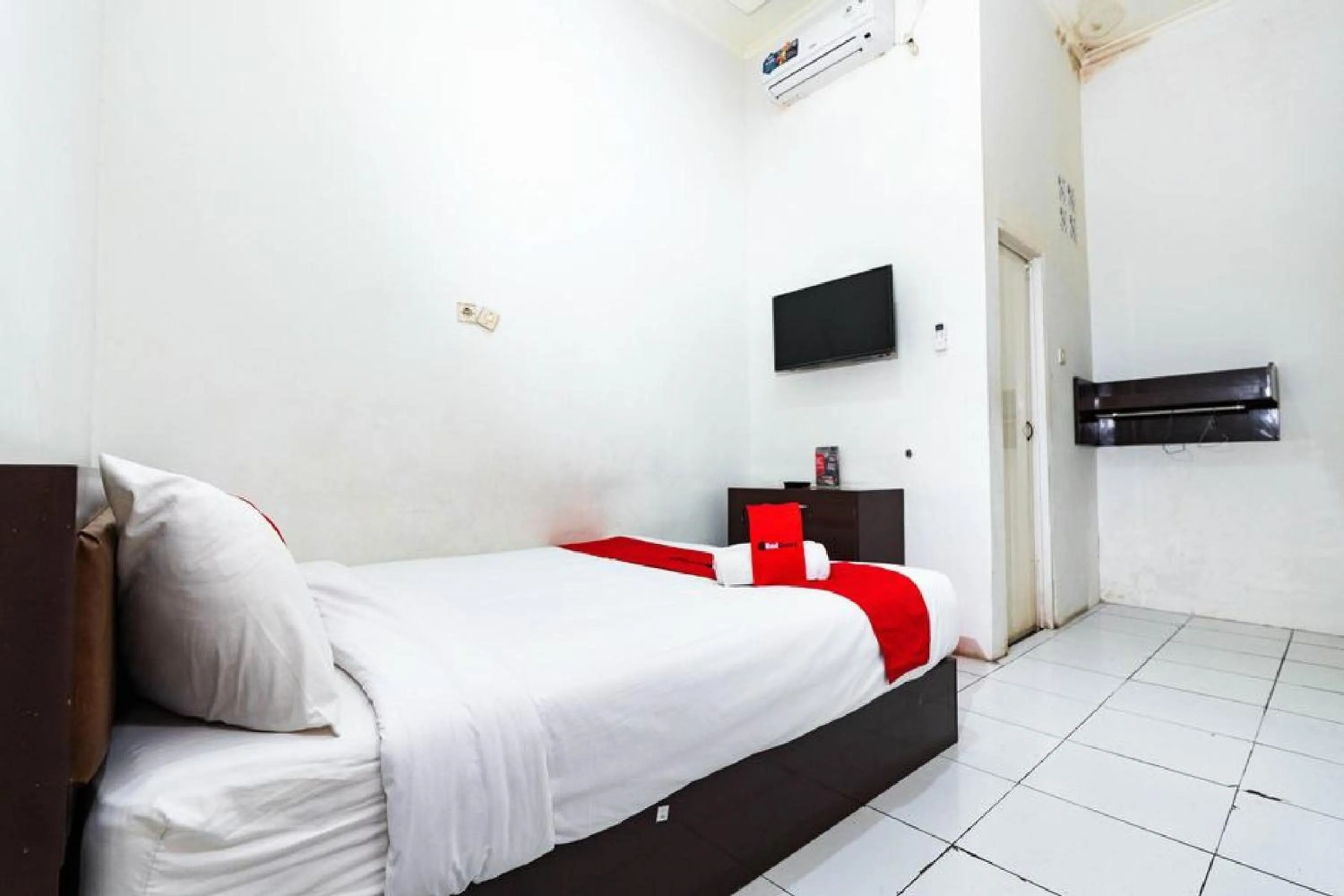 Bathroom in RedDoorz @ Hertasning Area 2