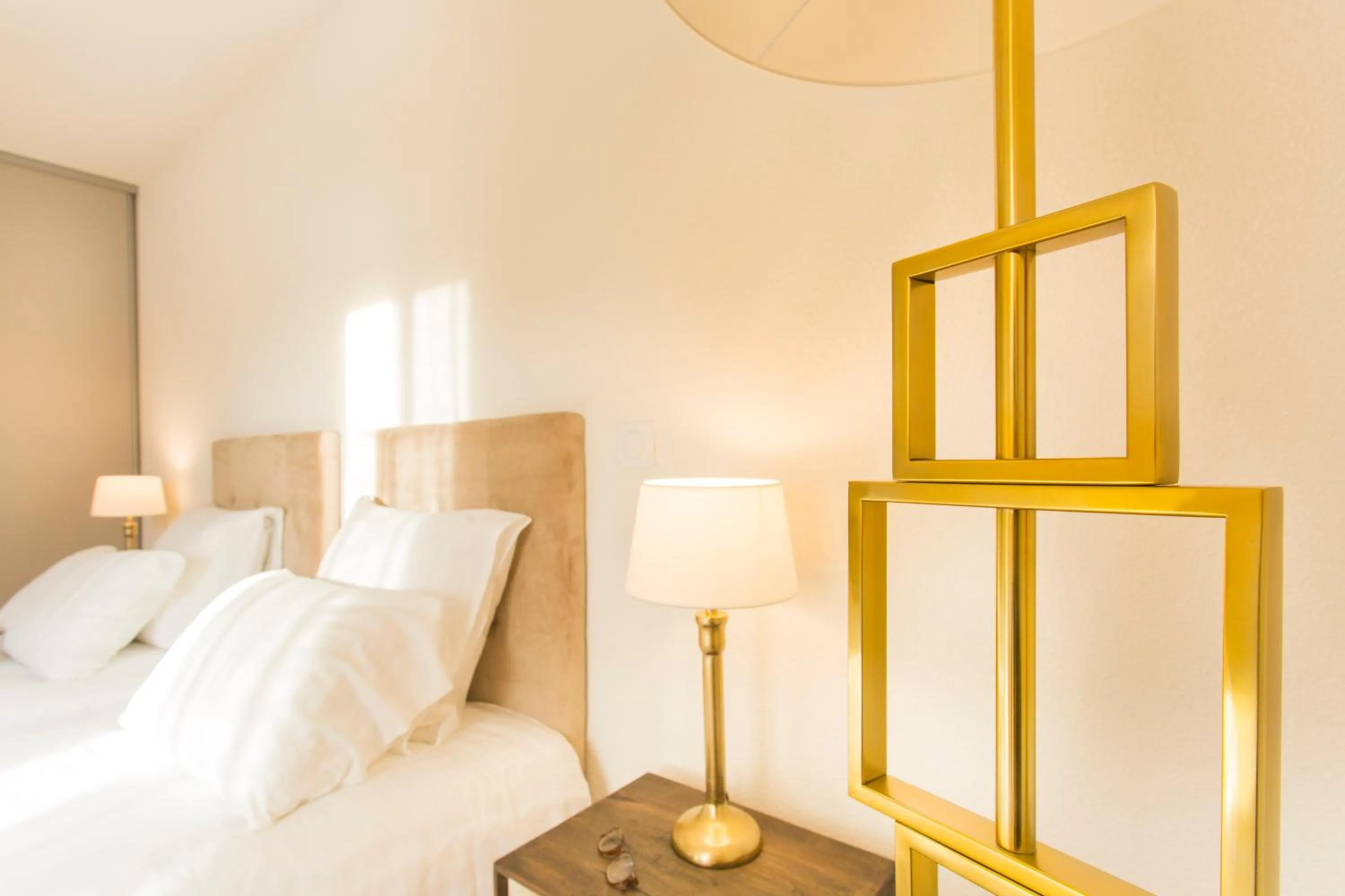 Bedroom, Bed in Zenao Appart'hôtels Villeneuve-lès-Avignon