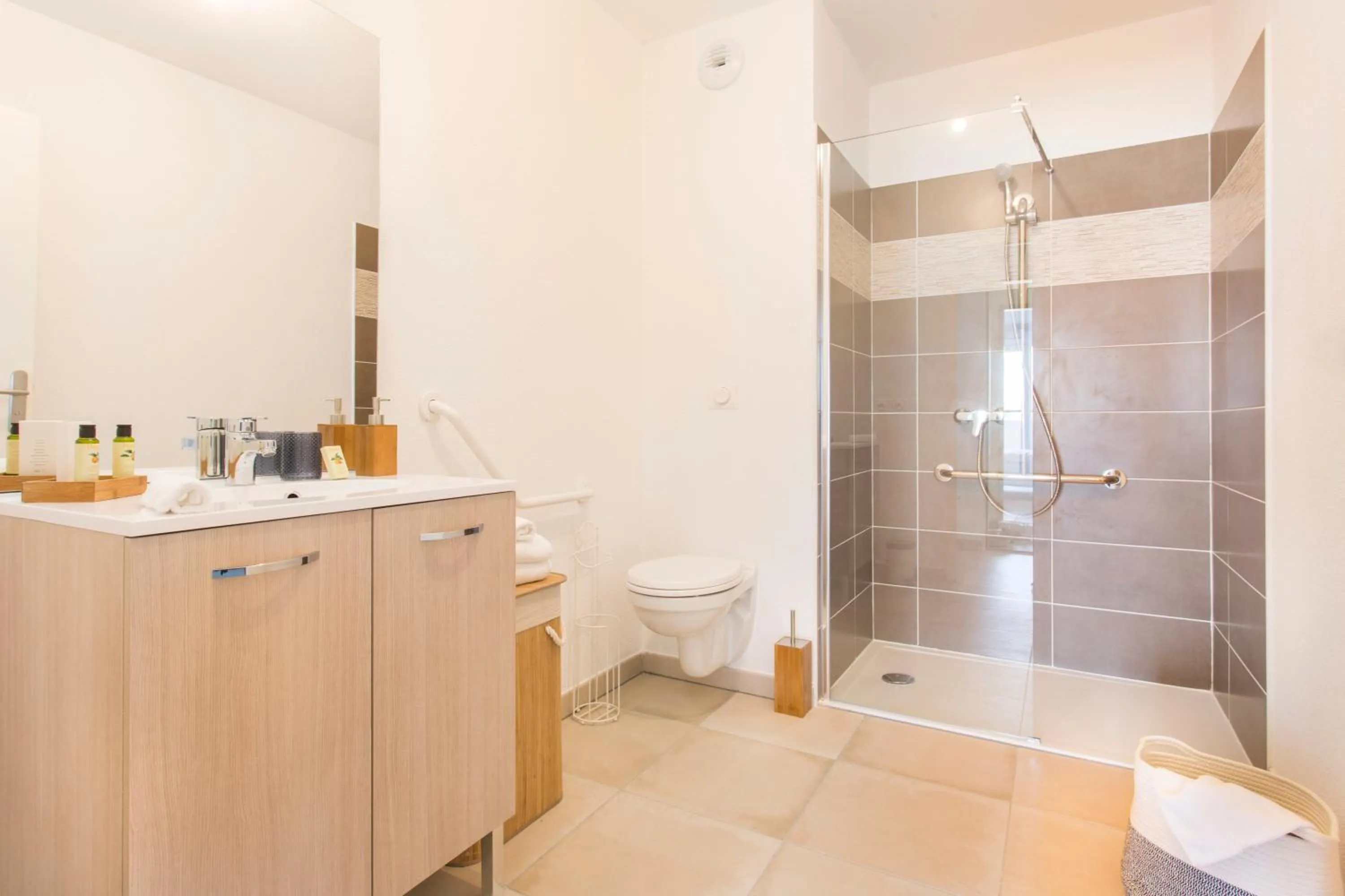 Bathroom in Zenao Appart'hôtels Villeneuve-lès-Avignon