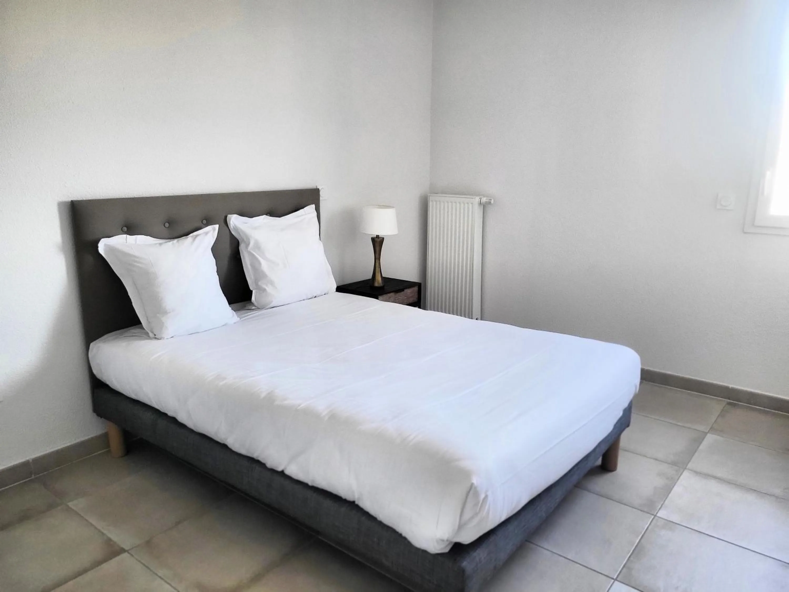 Bedroom, Bed in Zenao Appart'hôtels Villeneuve-lès-Avignon