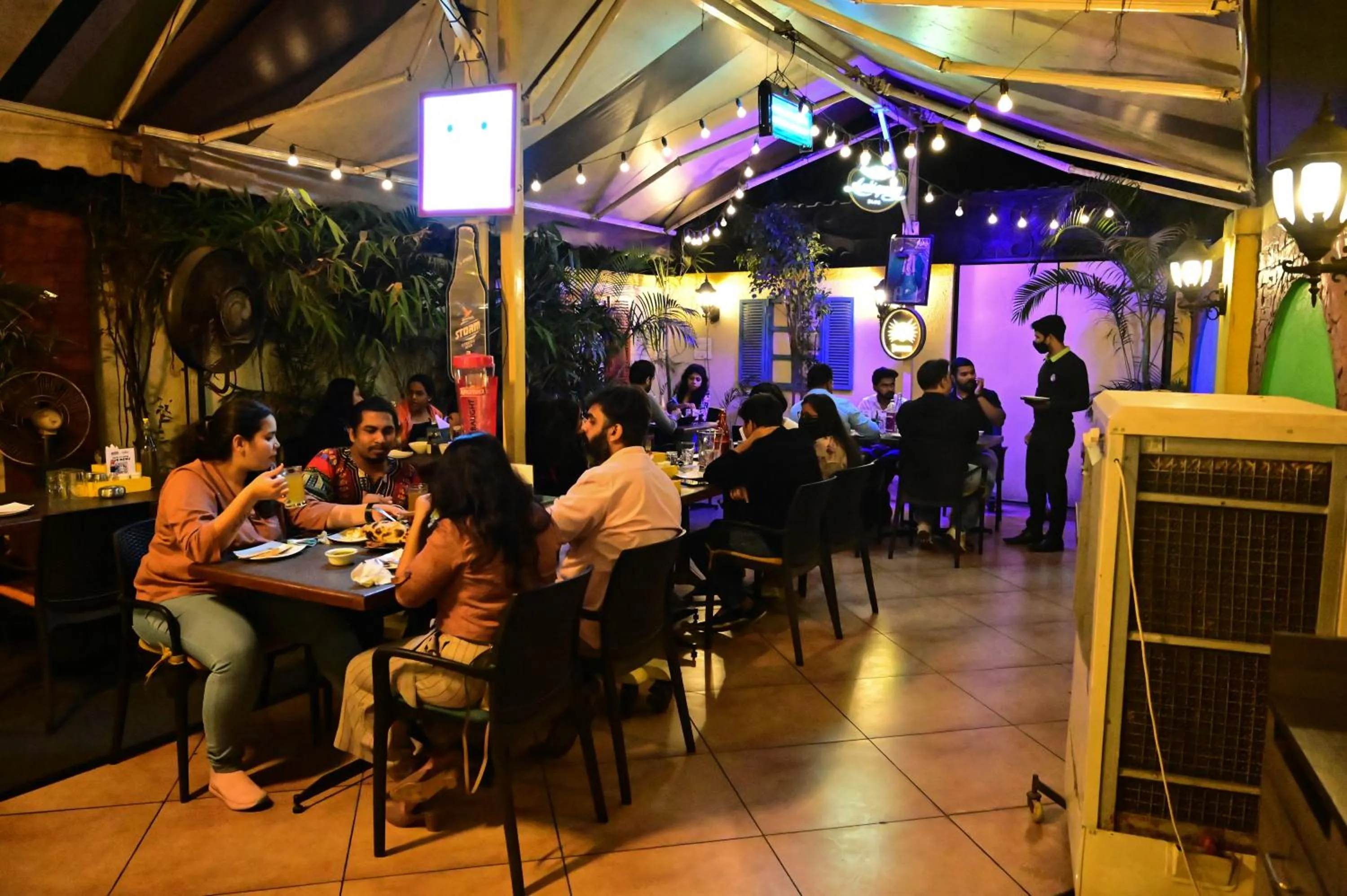 Restaurant/places to eat in The Deccan Royaale, Shivaji Nagar