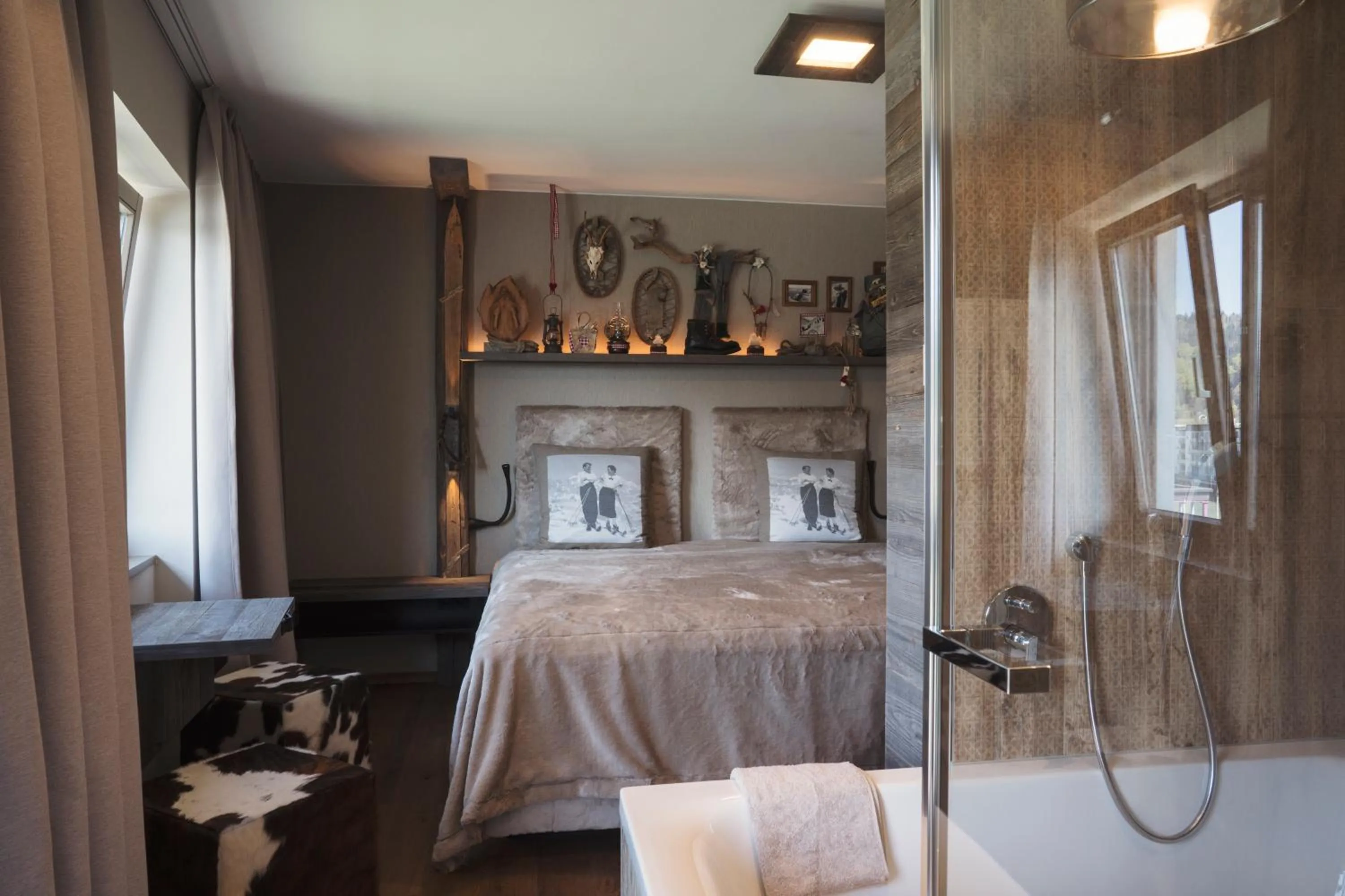 Photo of the whole room, Bed in Boutique Hotel im Auracher Löchl