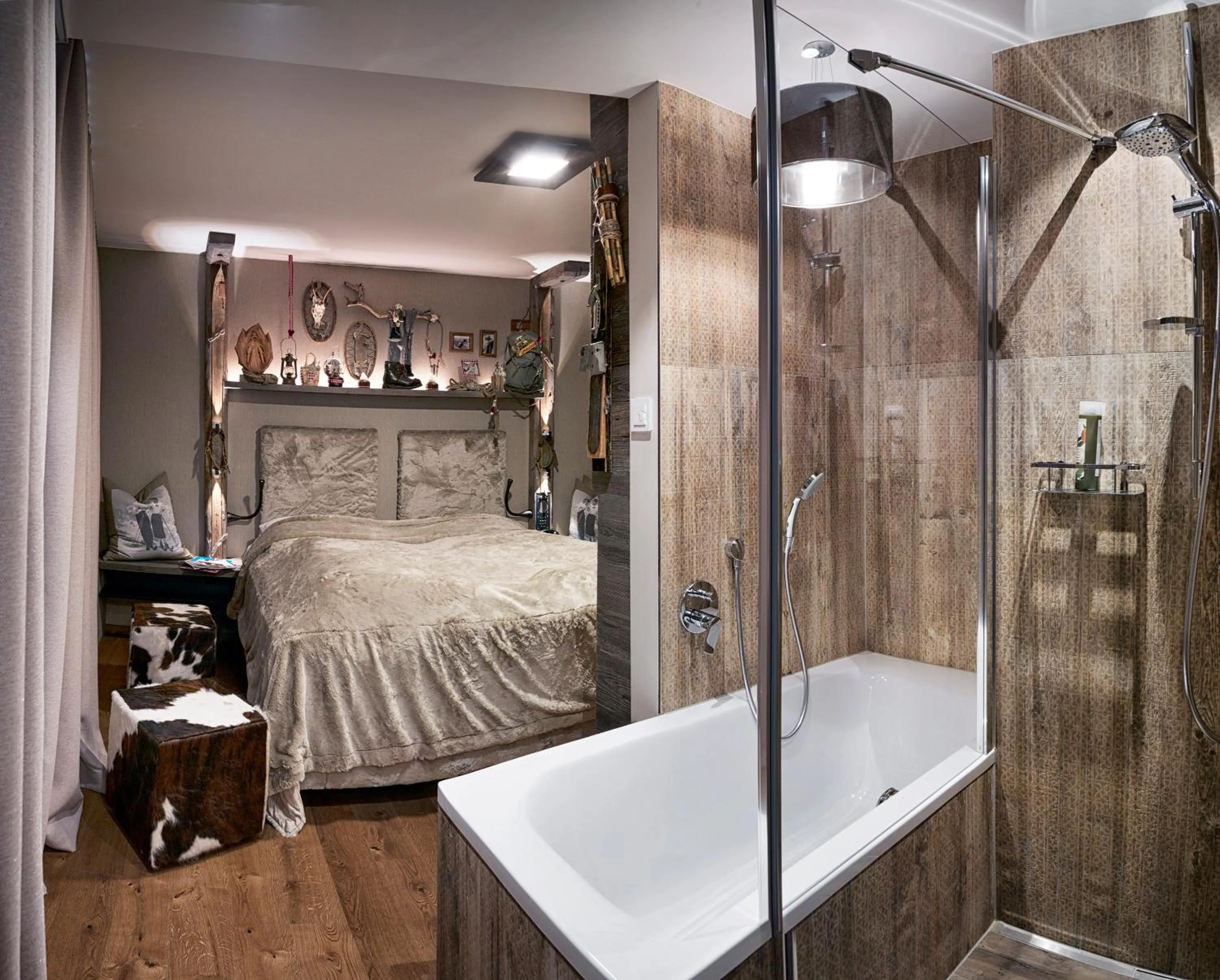 Bathroom, Bed in Boutique Hotel im Auracher Löchl