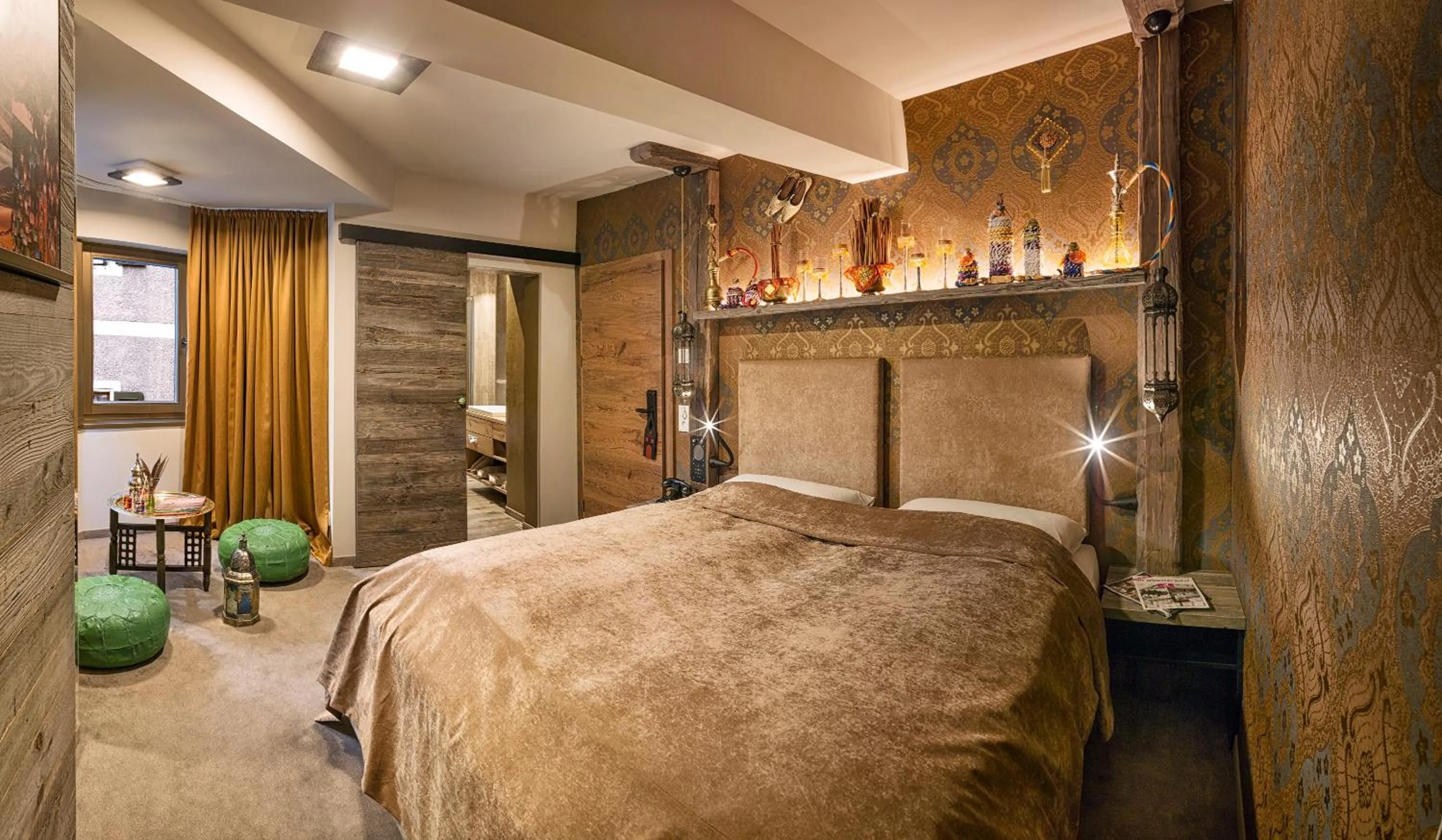 Photo of the whole room, Bed in Boutique Hotel im Auracher Löchl