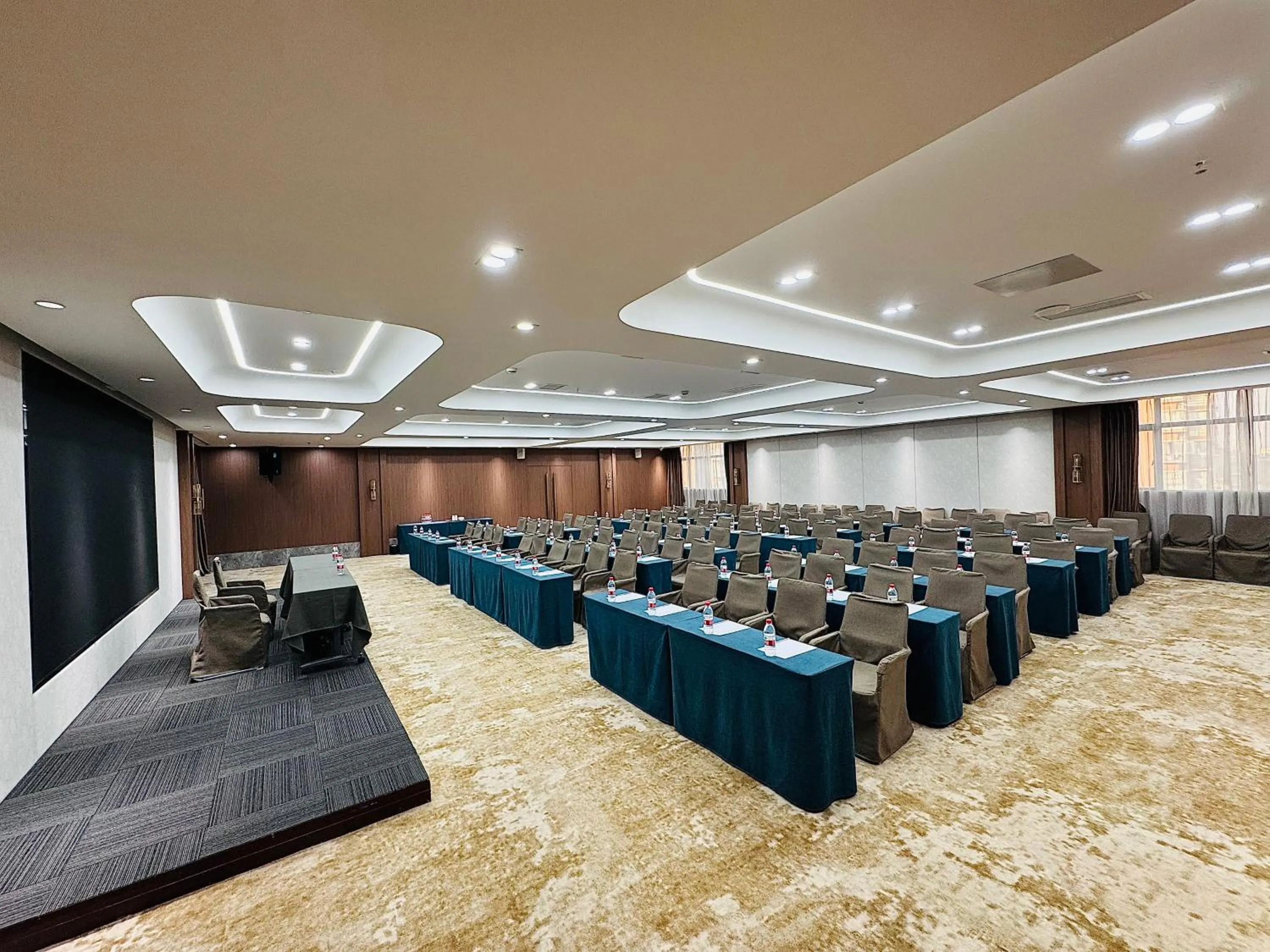 Meeting/conference room in Country Inn&Suites by Radisson, Shanghai PVG