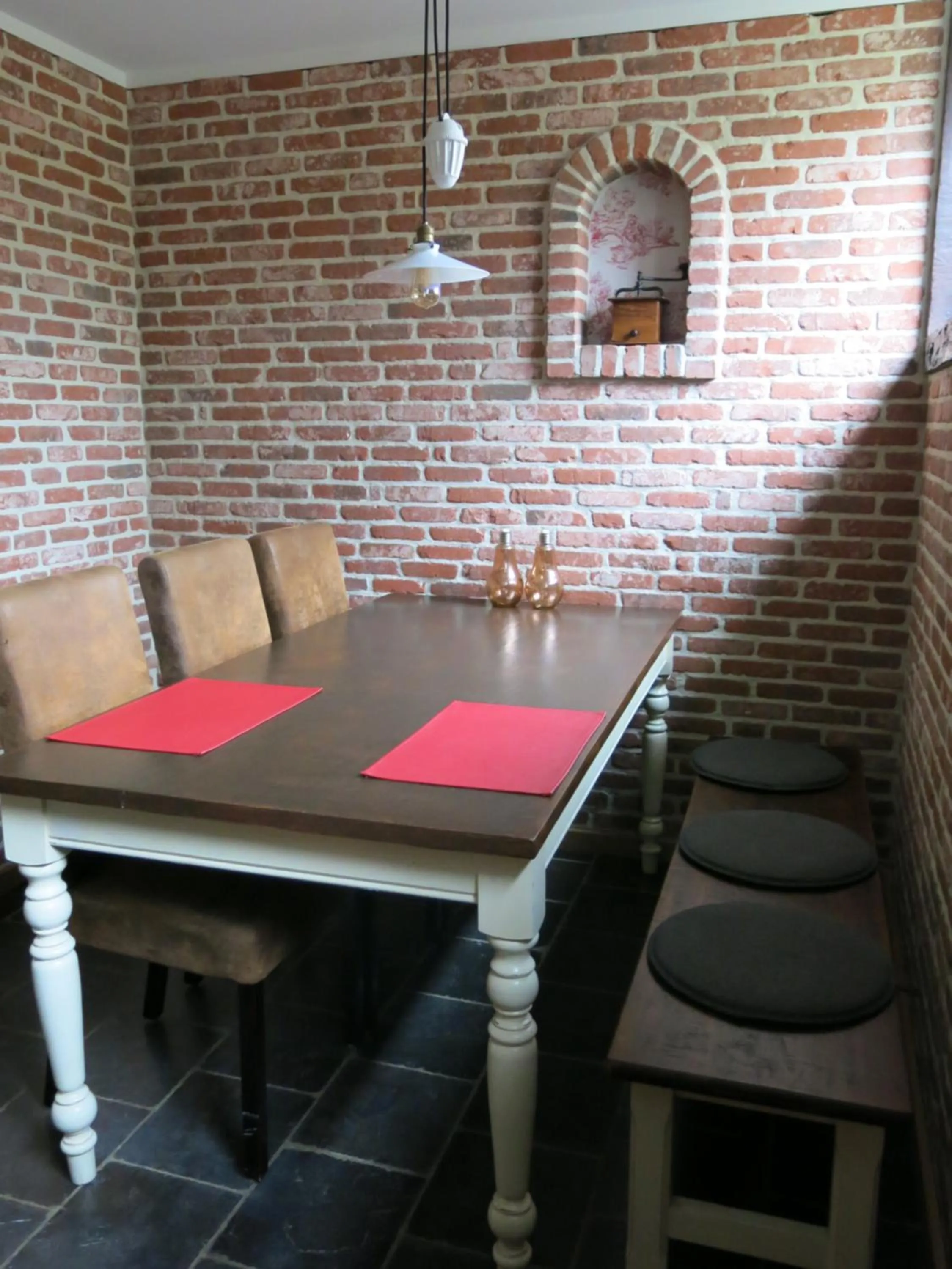 Dining area in Hoeve Chartreuse