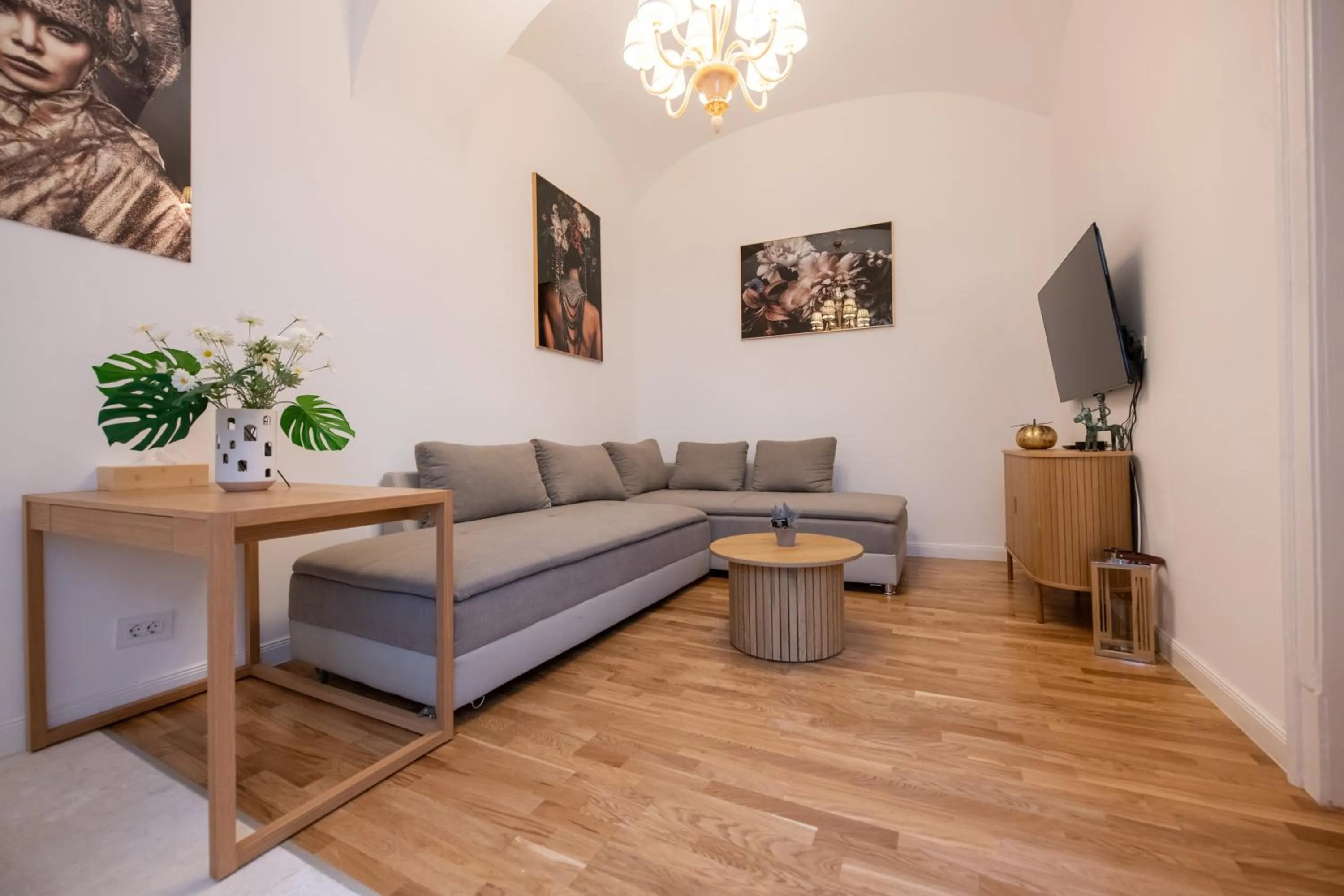 One-Bedroom Apartment with Garden View in Casa Mandl