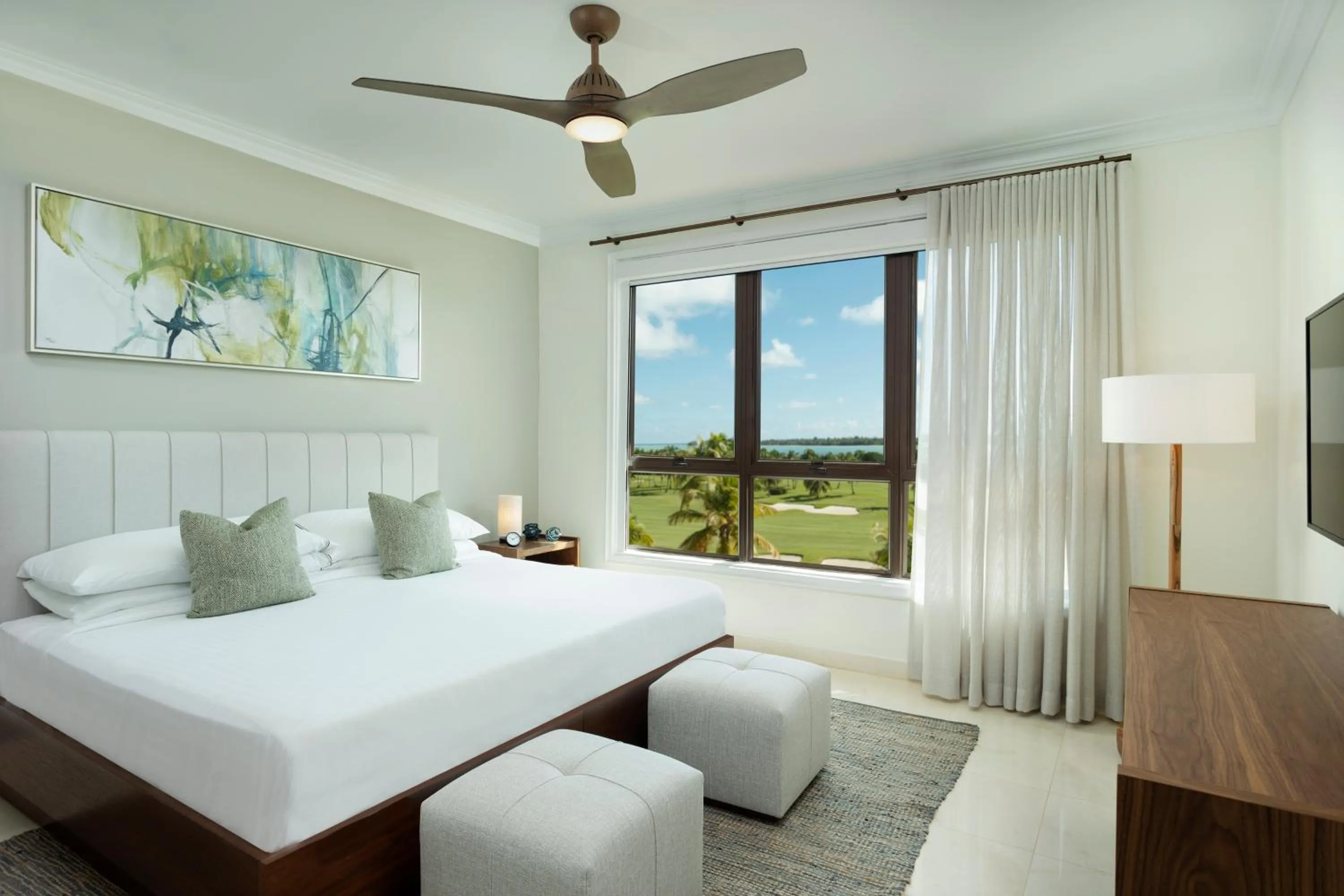 Photo of the whole room, Bed in The Country Club Residences at Grand Reserve
