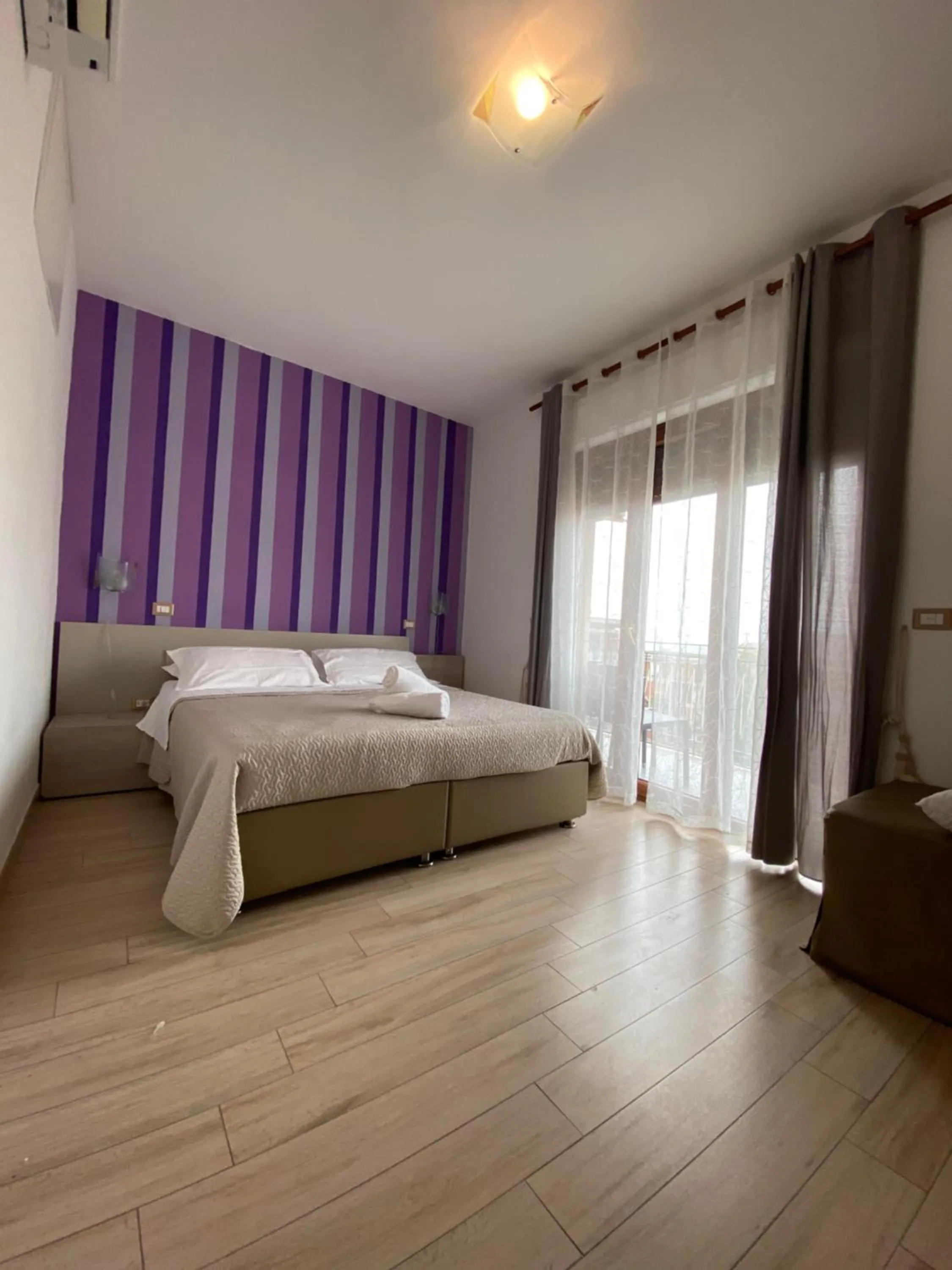 Photo of the whole room in Sorrento Inn Lodge