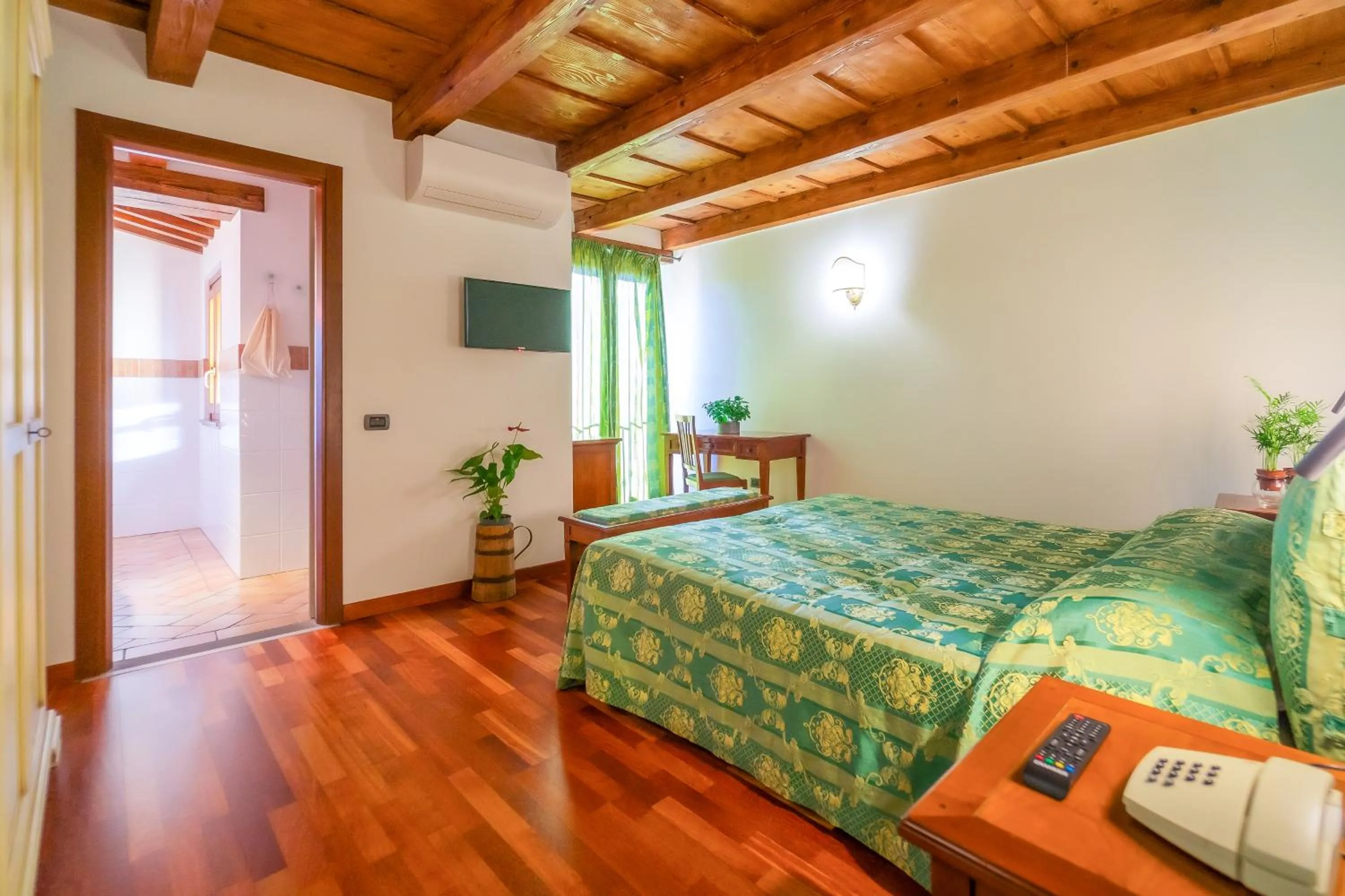 Photo of the whole room, Bed in Albergo Falterona