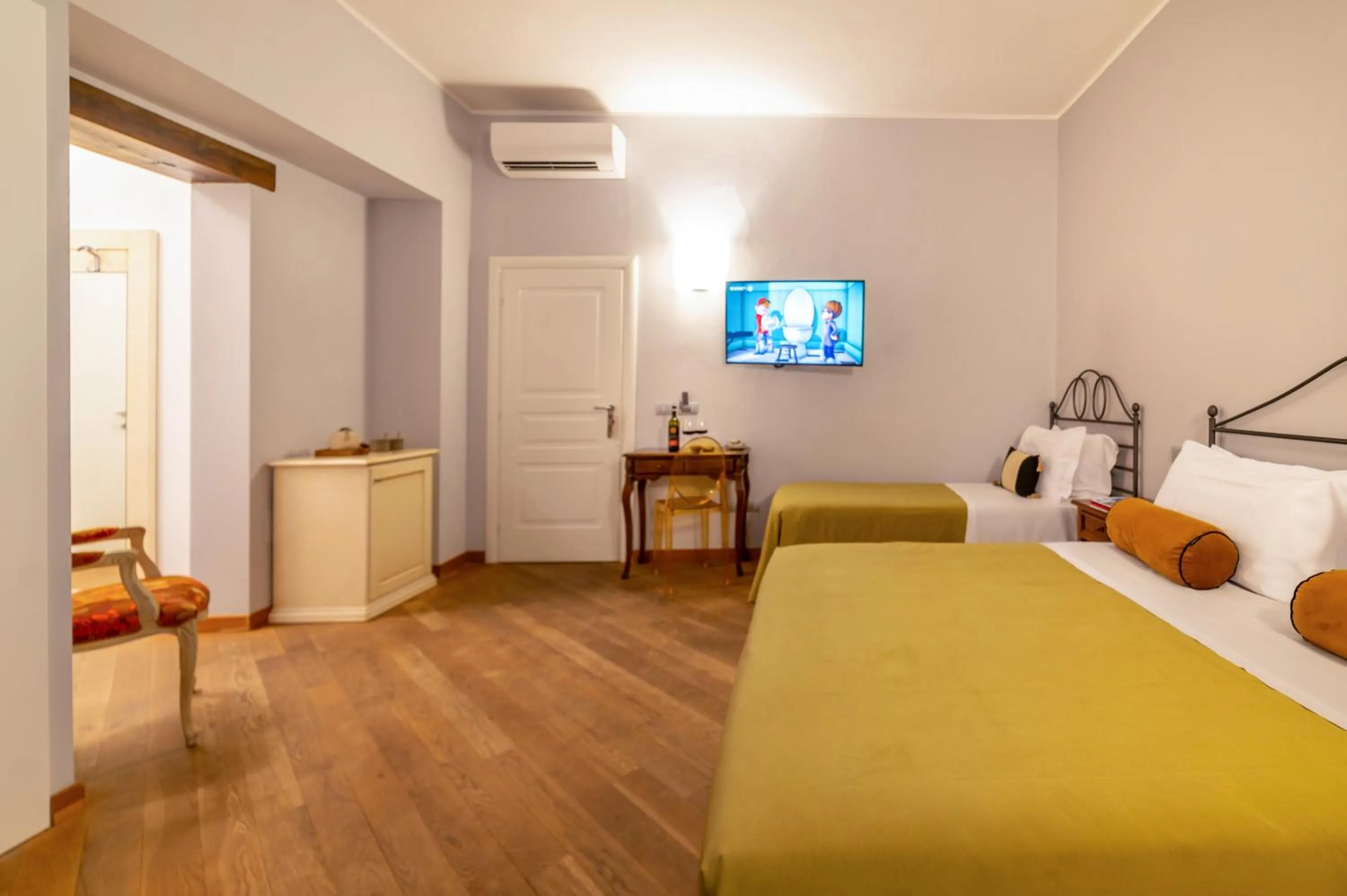 TV and multimedia, Bed in Albergo Falterona