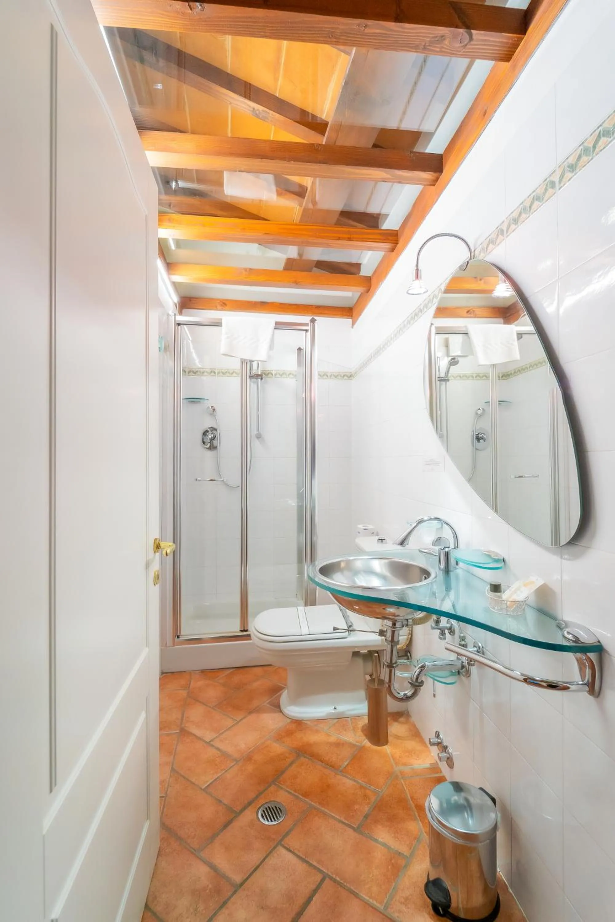 Shower in Albergo Falterona